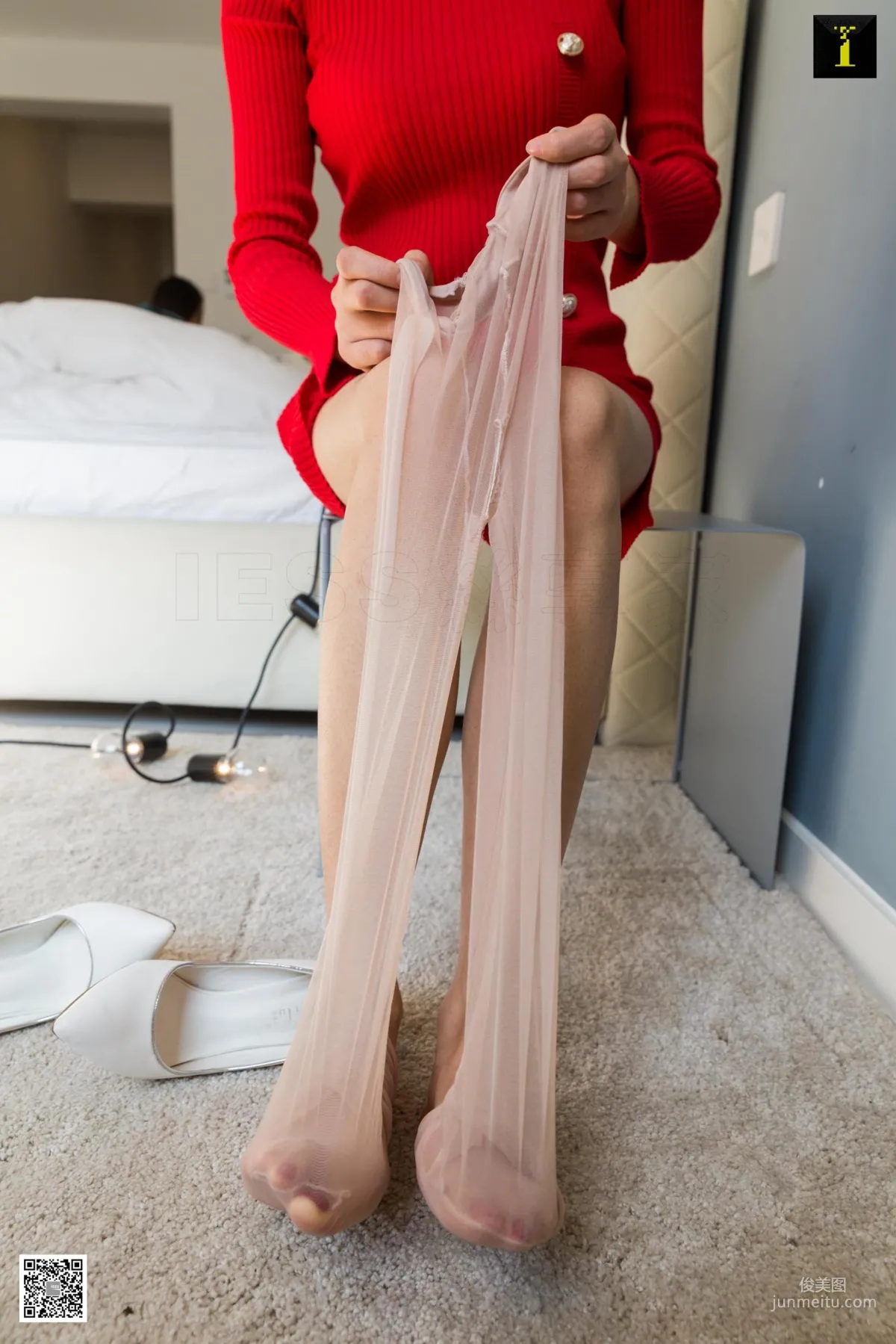 小小 《红色开衩的秘密》 [异思趣向IESS] 写真集90