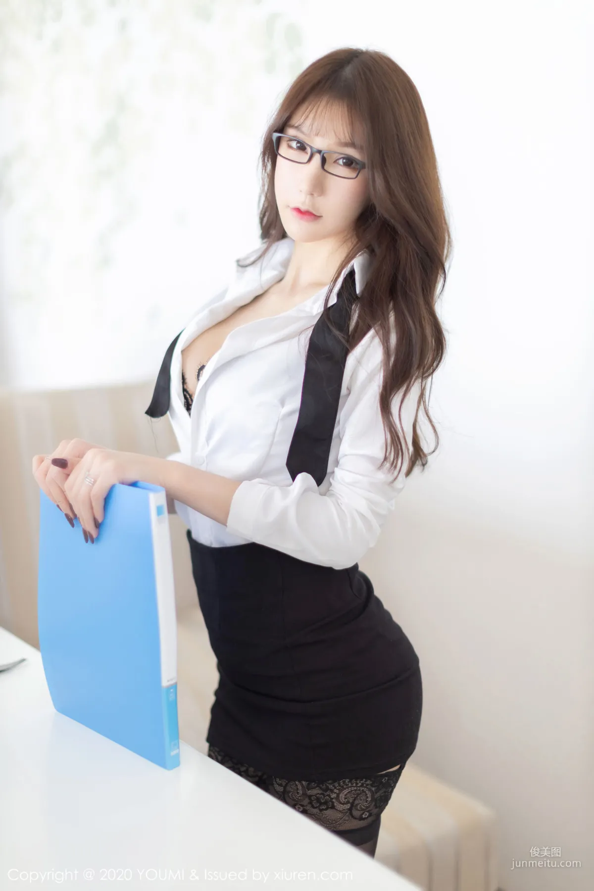 Zhou Yuxi Sandy 'Whip Temptation Under a Secretary Outfit' [YouMi] Vol.408 Photo Set photo 12