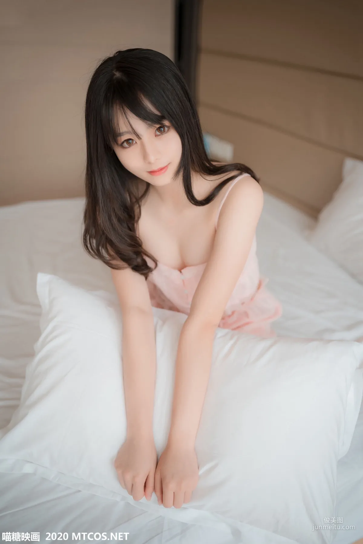 《粉色吊带睡衣》 [喵糖映画] VOL.104 写真集27