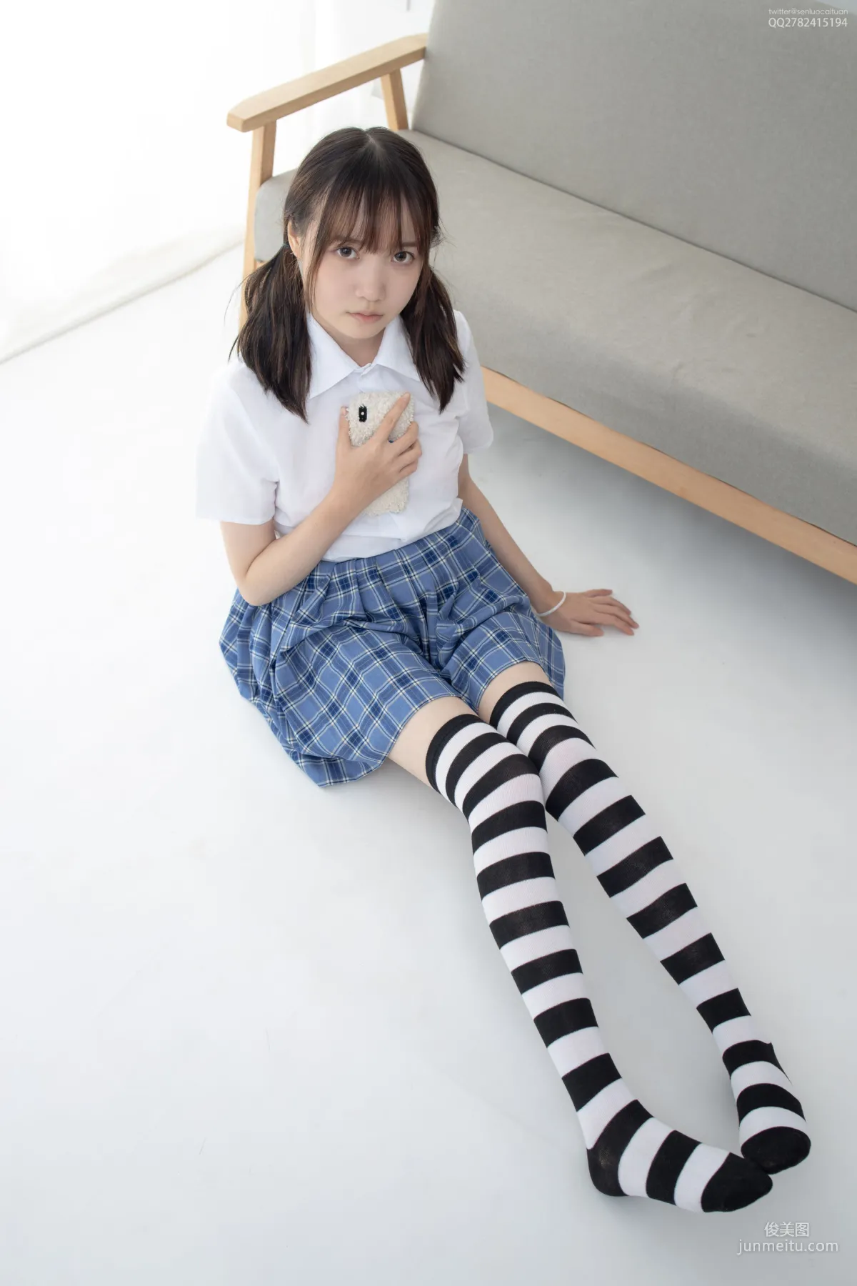 Aika《黑白高筒》 [森萝财团] JKFUN-045 写真集36