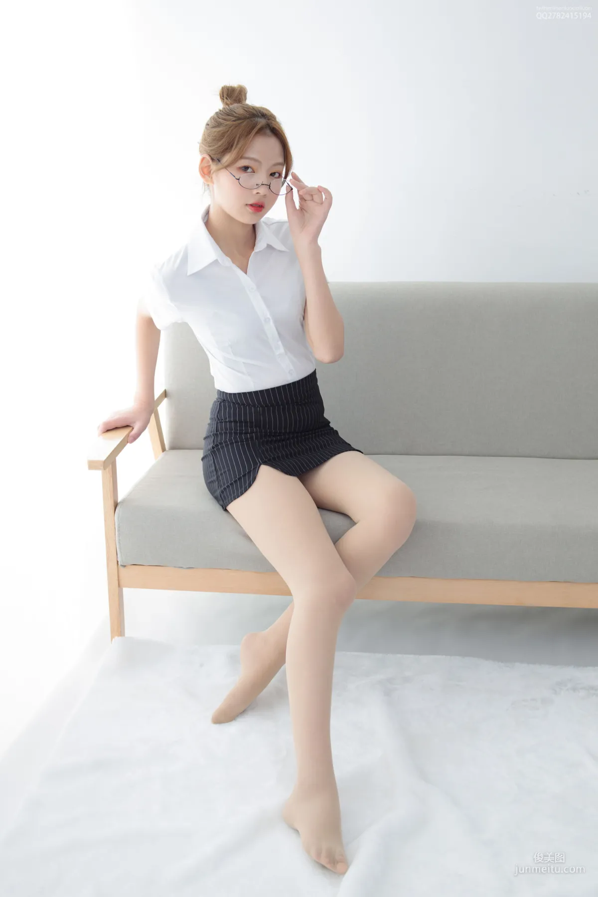 《OL一定要搭配眼镜 50D肉丝》 [森萝财团] JKFUN-044 写真集5