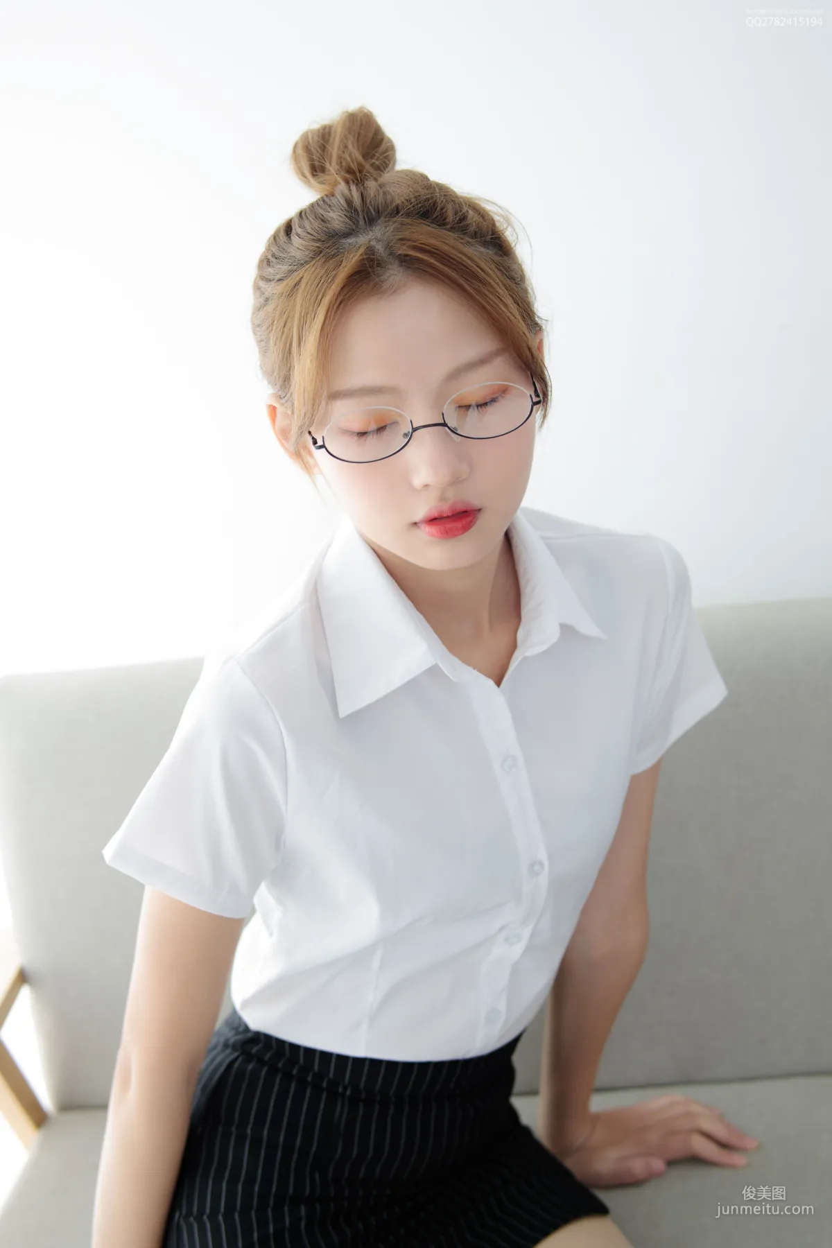 《OL一定要搭配眼镜 50D肉丝》 [森萝财团] JKFUN-044 写真集2