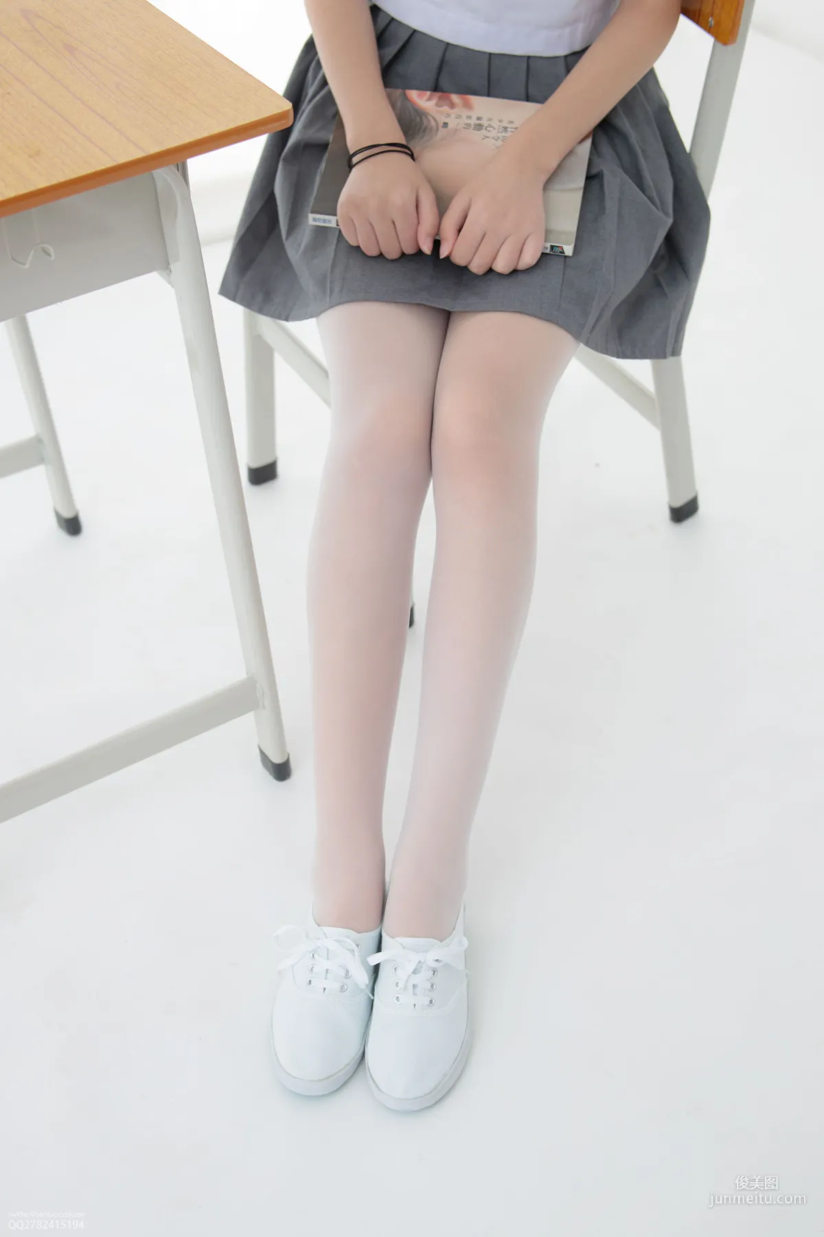 默陌《白丝网鞋合辑》 [森萝财团] JKFUN-050 写真集4