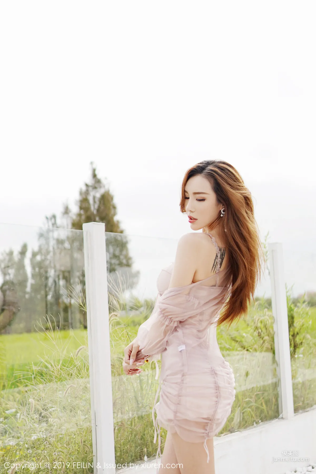 Meng Xiaonan Little Night Cat, Sexy Outdoor Shoot + Pink Lingerie [FeiLin] VOL.218 Photo Set photo 5