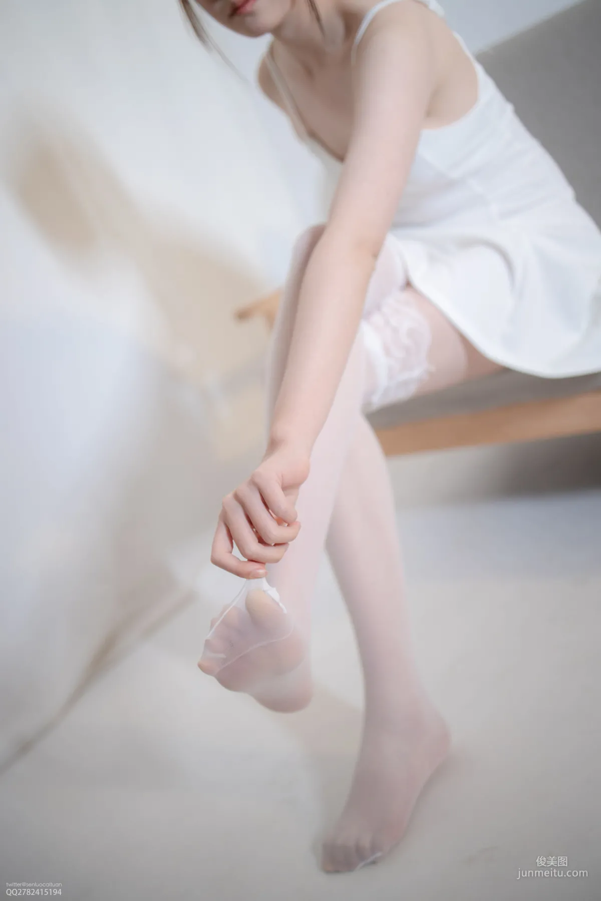 Aika《蕾絲薄高筒白絲》 [森蘿财團] JKFUN-046 寫真集 3