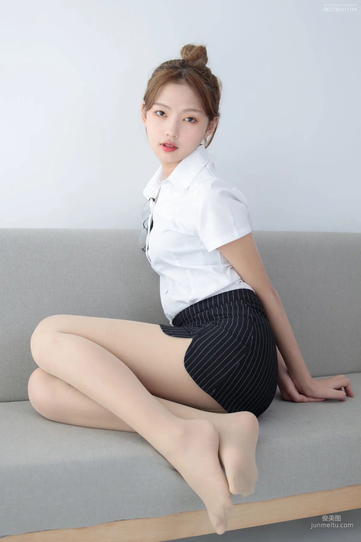 《OL一定要搭配眼镜 50D肉丝》 [森萝财团] JKFUN-044 写真集57