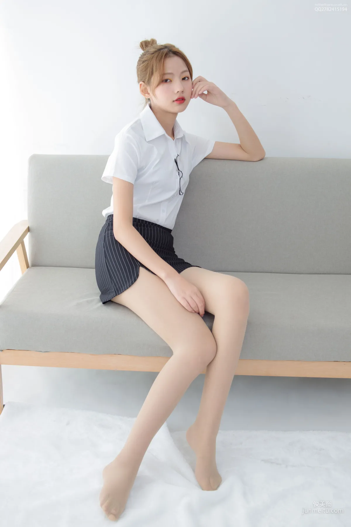 《OL一定要搭配眼镜 50D肉丝》 [森萝财团] JKFUN-044 写真集12