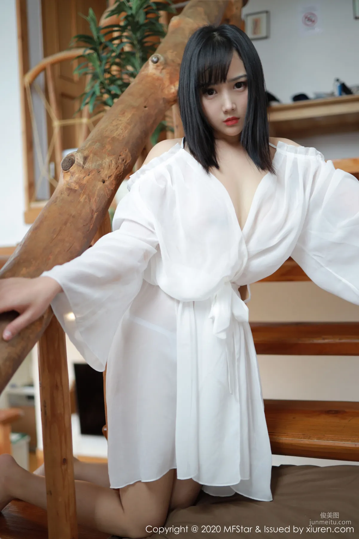 Xu Weiwei mia 'Looming Sheer Clothing Series' [MFStar] Vol.260 Photo Set photo 24