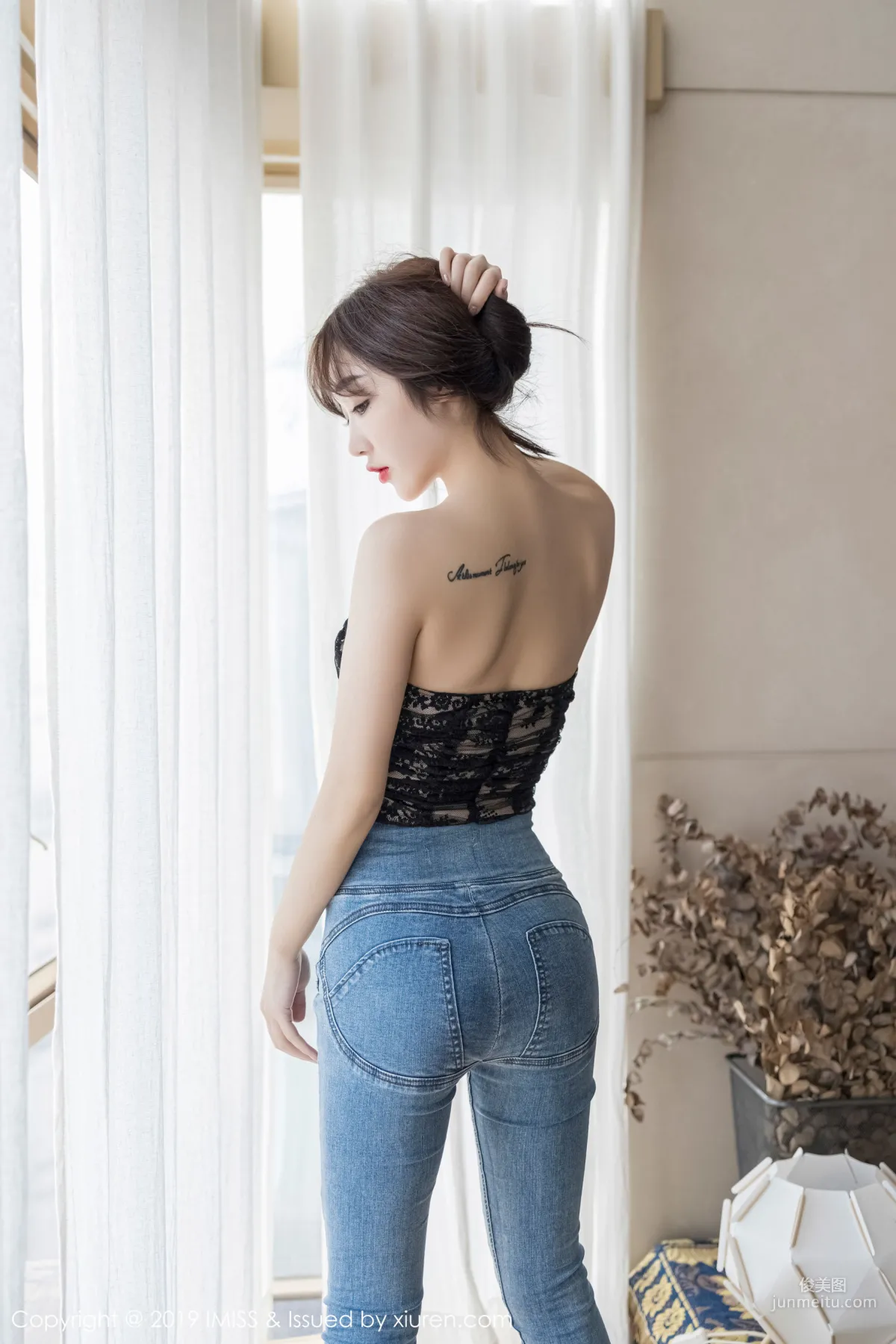 Xiao Jiuyue, Jeans and Black Stockings Ultimate Temptation [IMISS] Vol.417 Photo Set photo 2
