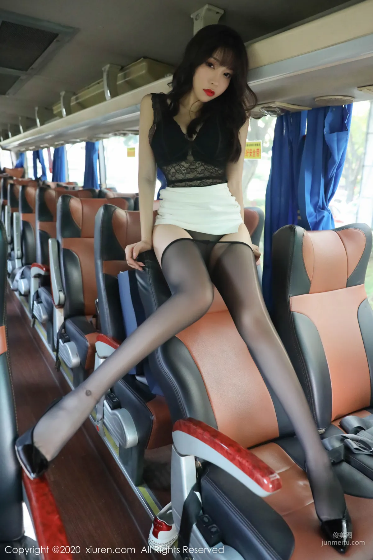 Zhizhi Booty Real Scene Bus Shoot Series [XiuRen] No.1907 Photo Set photo 26