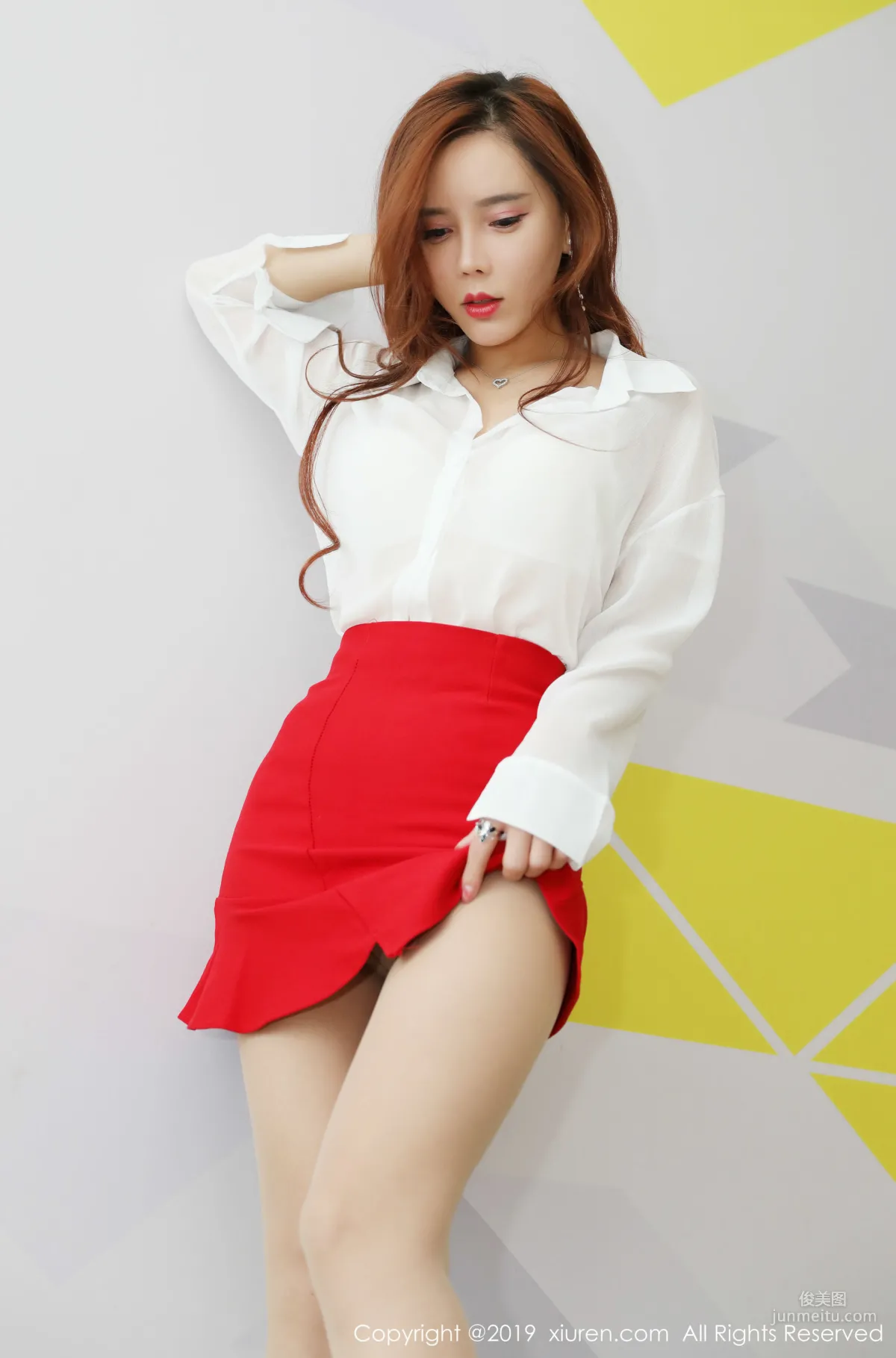 Ai Xiaoqing "White Shirt and Short Skirt" [XiuRen] No.1879 Photo Set photo 9