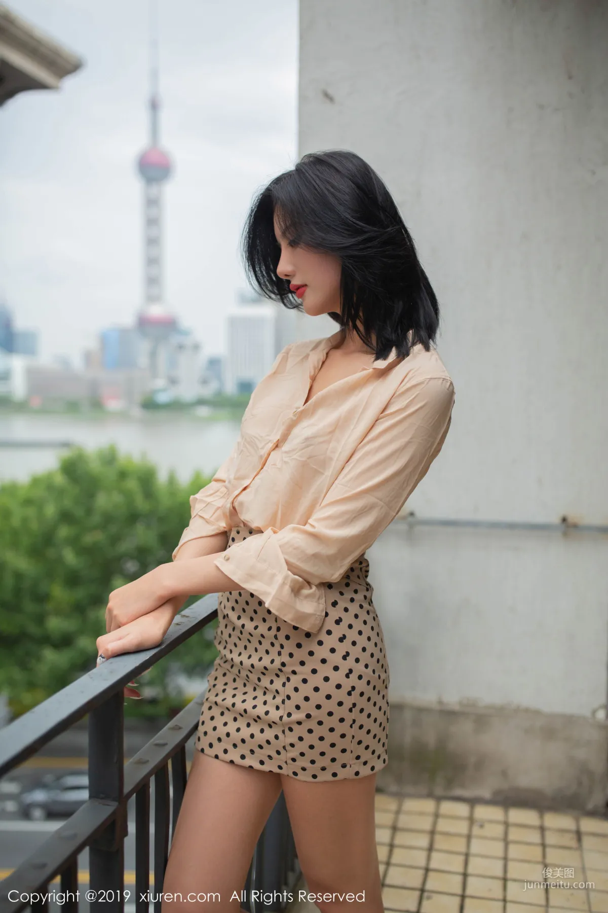 Jiushi Azhu a "Shanghai Balcony Outdoor Shoot Series" [XiuRen] No.1842 Photo Set photo 12