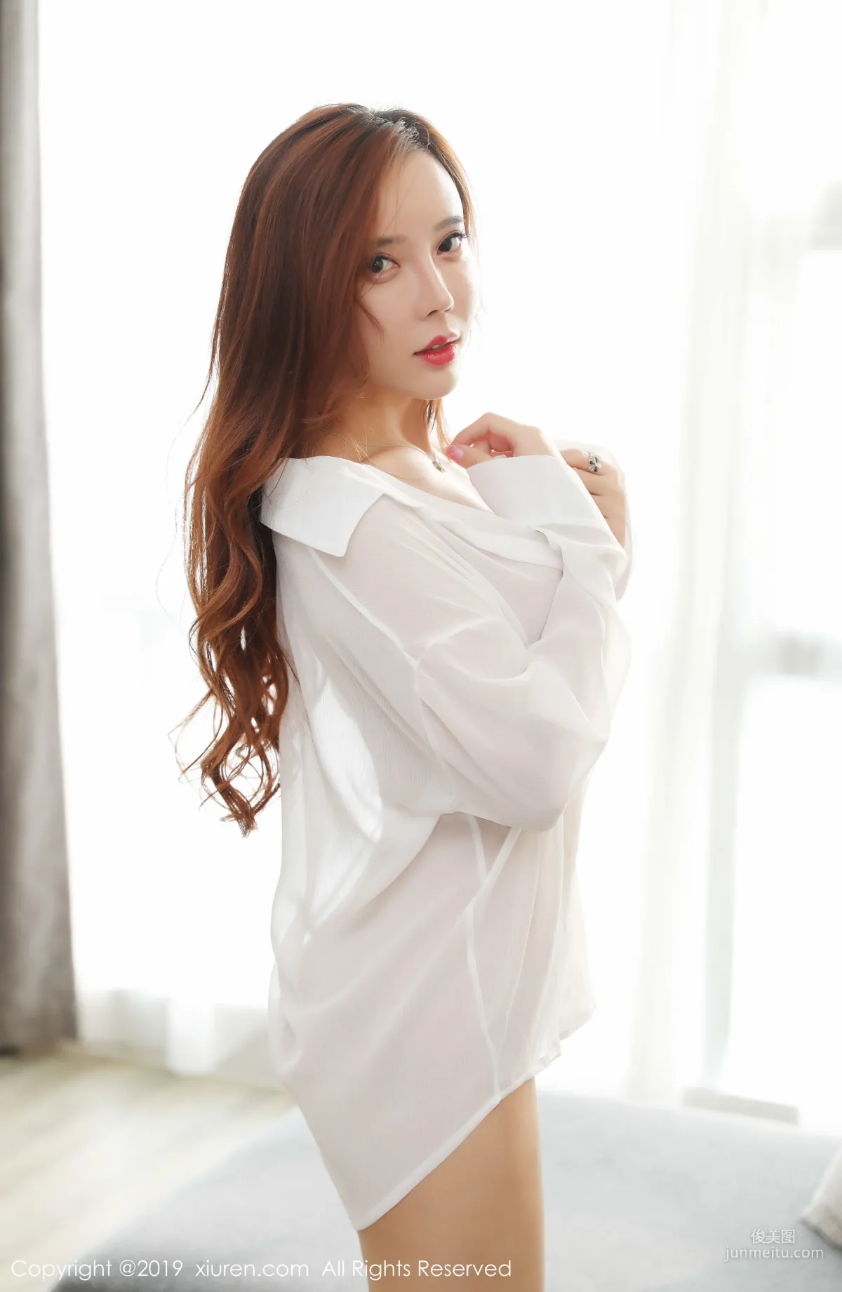 Ai Xiaoqing "White Shirt and Short Skirt" [XiuRen] No.1879 Photo Set photo 44
