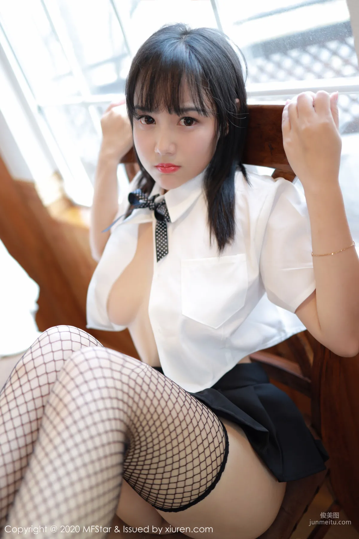 Xu Weiwei, Sexy School Uniform Series [MFStar] Vol.255 Photo Set photo 24
