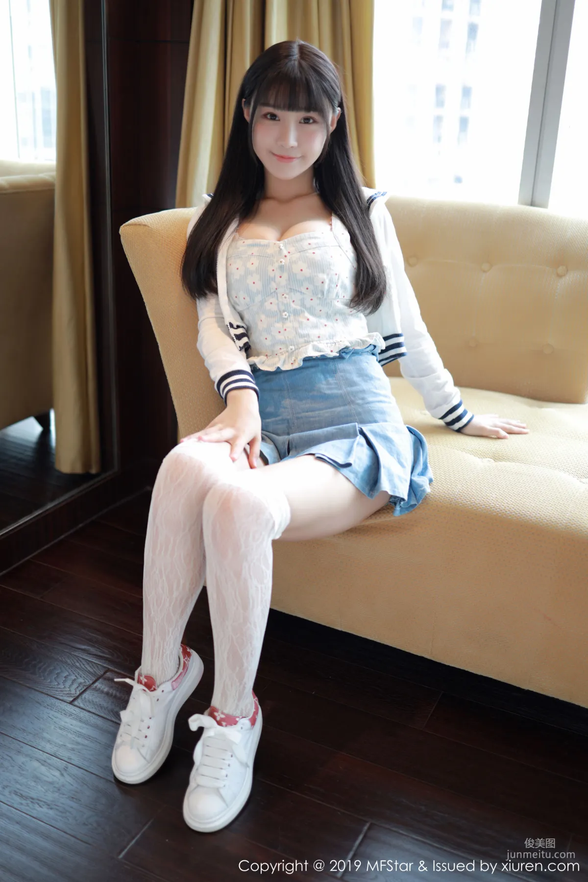 Flower朱可儿《短裙+蕾丝袜》 [模范学院MFStar] Vol.233 写真集1