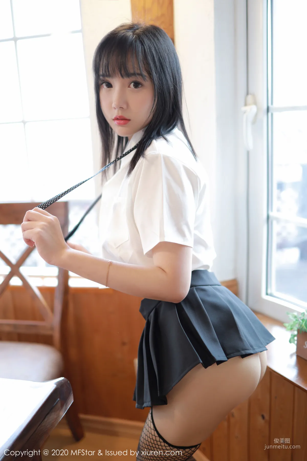 Xu Weiwei, Sexy School Uniform Series [MFStar] Vol.255 Photo Set photo 33