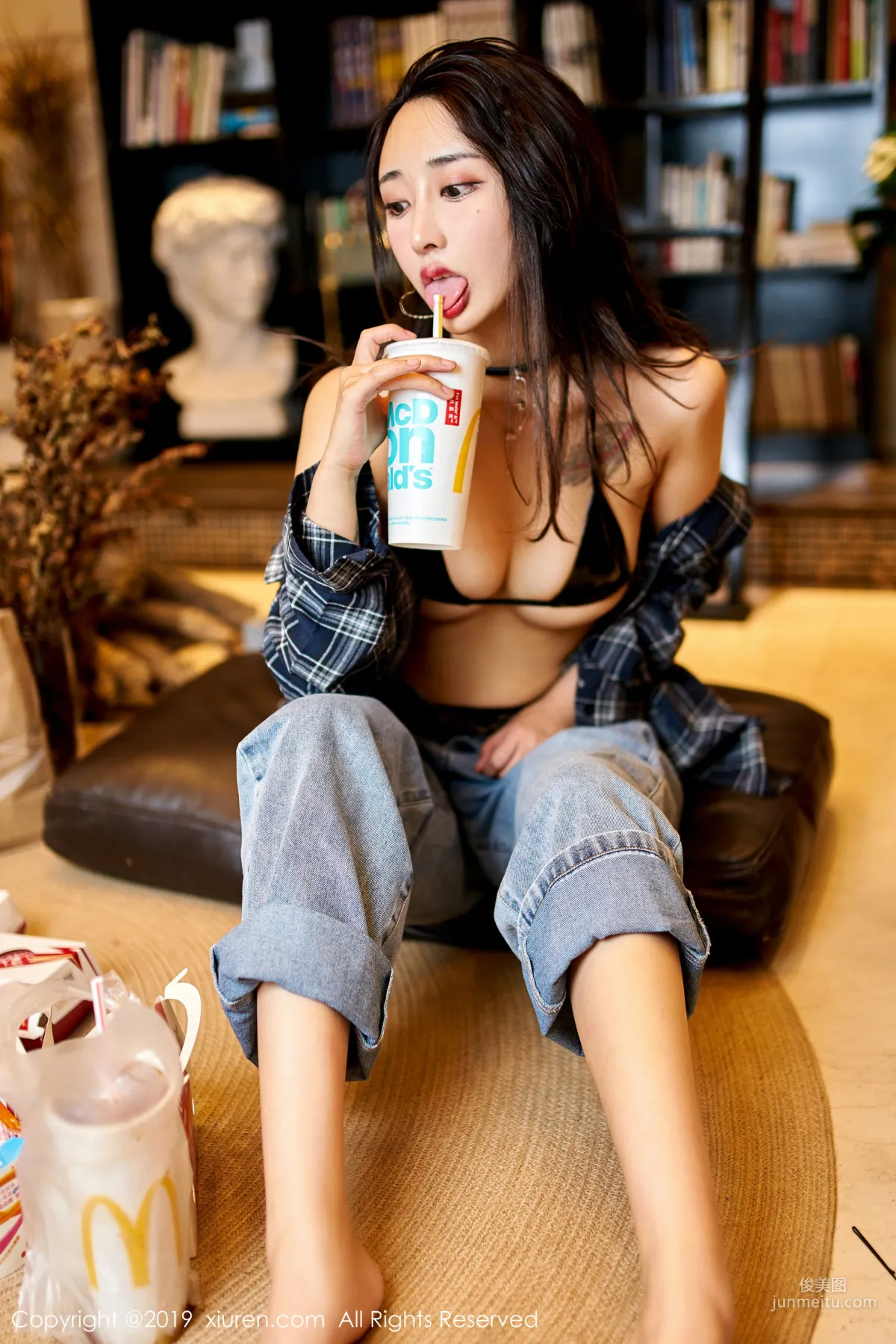 Betty Lin Zixin 'The Allure of Lingerie and Jeans in Front of the Bookshelf' [XiuRen] No.1847 Photo Set photo 15