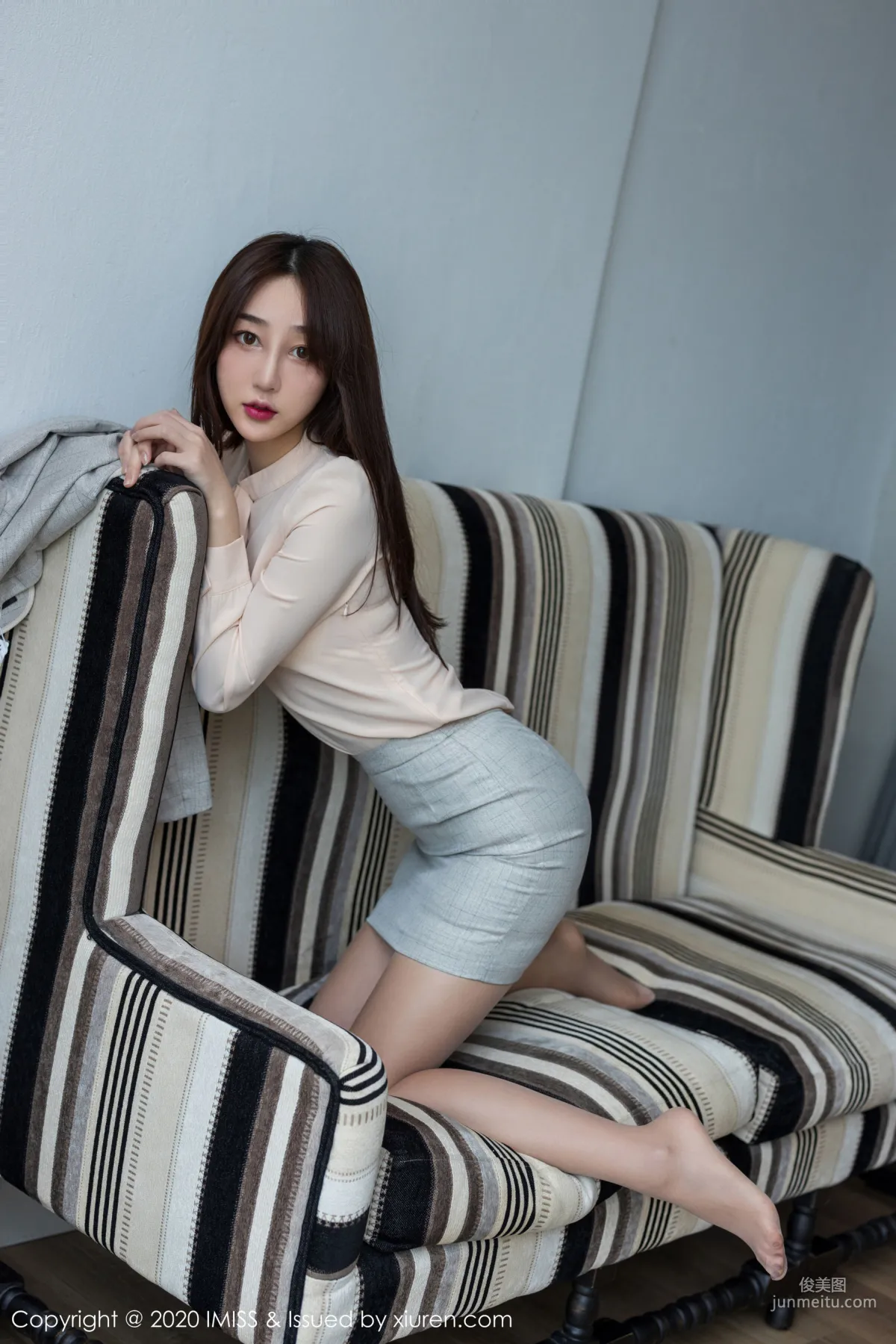 Xiao Jiuyue White Shirt, Short Skirt, Secretary Professional Attire, Stockings and Beautiful Feet Series [IMISS] Vol.435 Photo Set photo 23