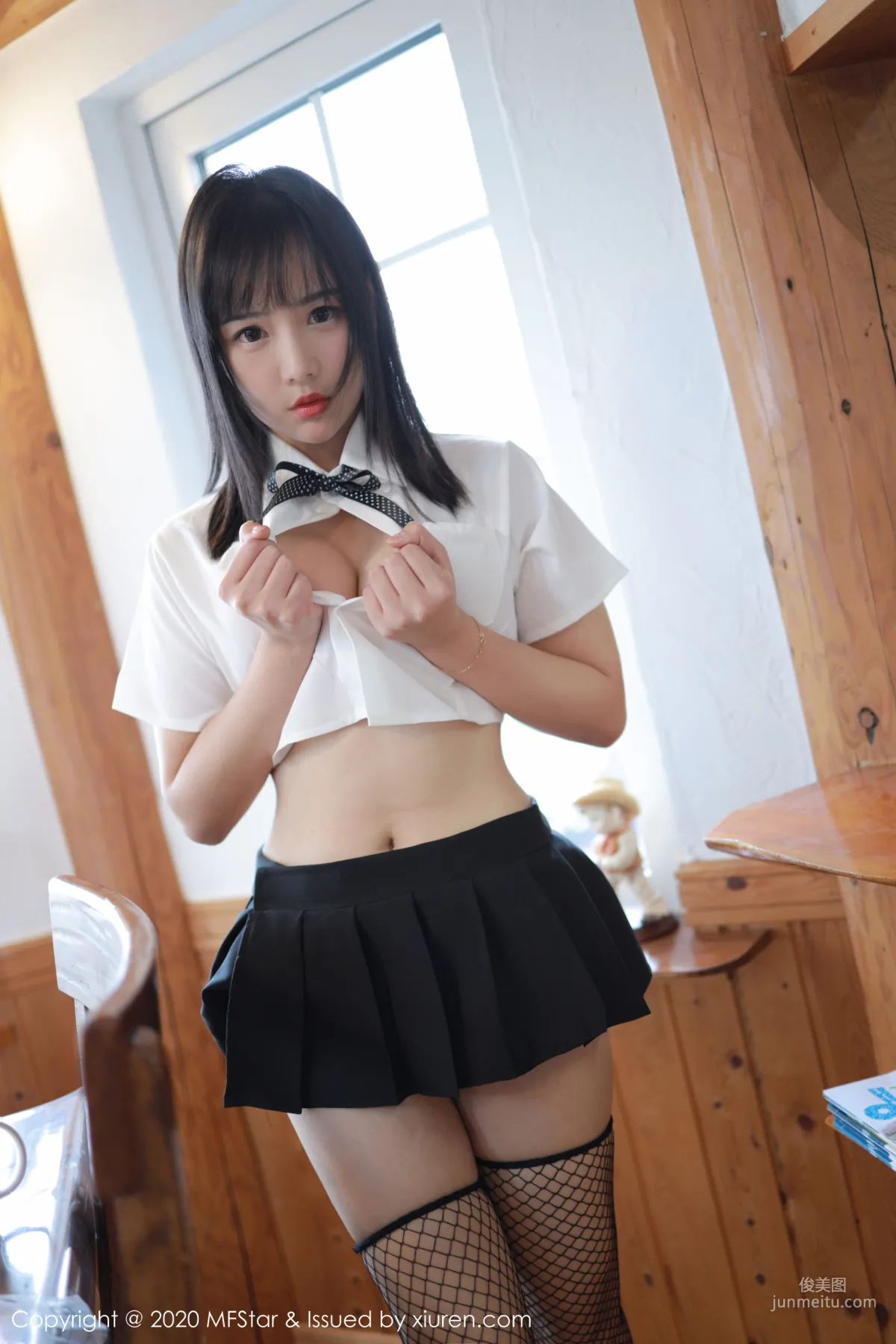 Xu Weiwei, Sexy School Uniform Series [MFStar] Vol.255 Photo Set photo 11