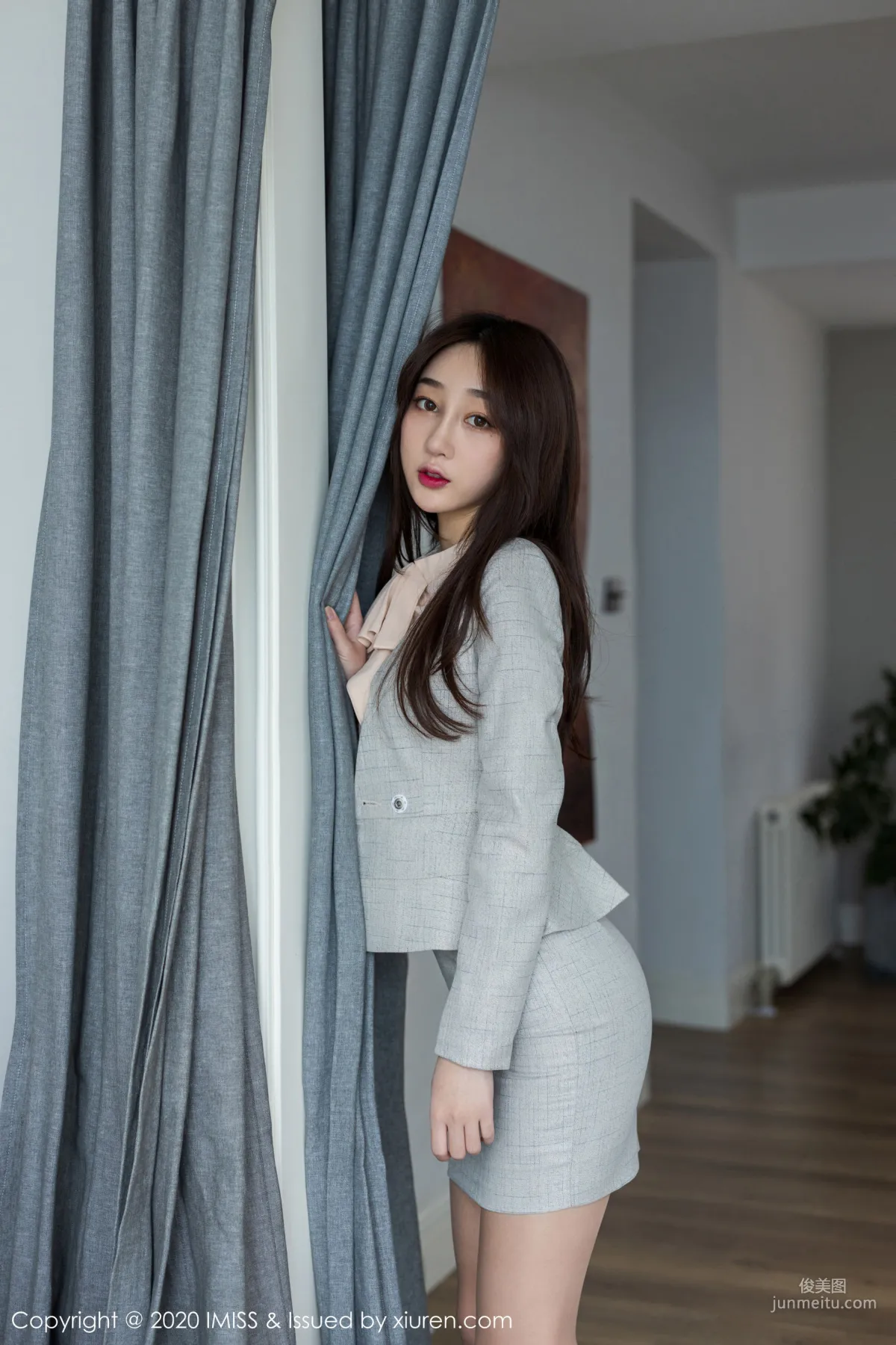 Xiao Jiuyue White Shirt, Short Skirt, Secretary Professional Attire, Stockings and Beautiful Feet Series [IMISS] Vol.435 Photo Set photo 9