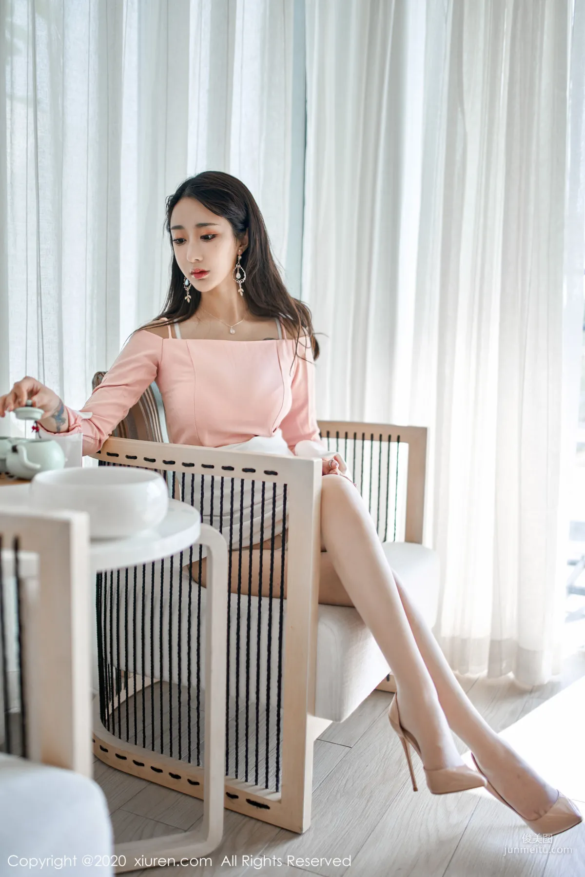 Betty Lin Zixin, White Stockings Seduction Under the White Skirt Theme Series, [XiuRen] No.1944 Photo Set photo 17