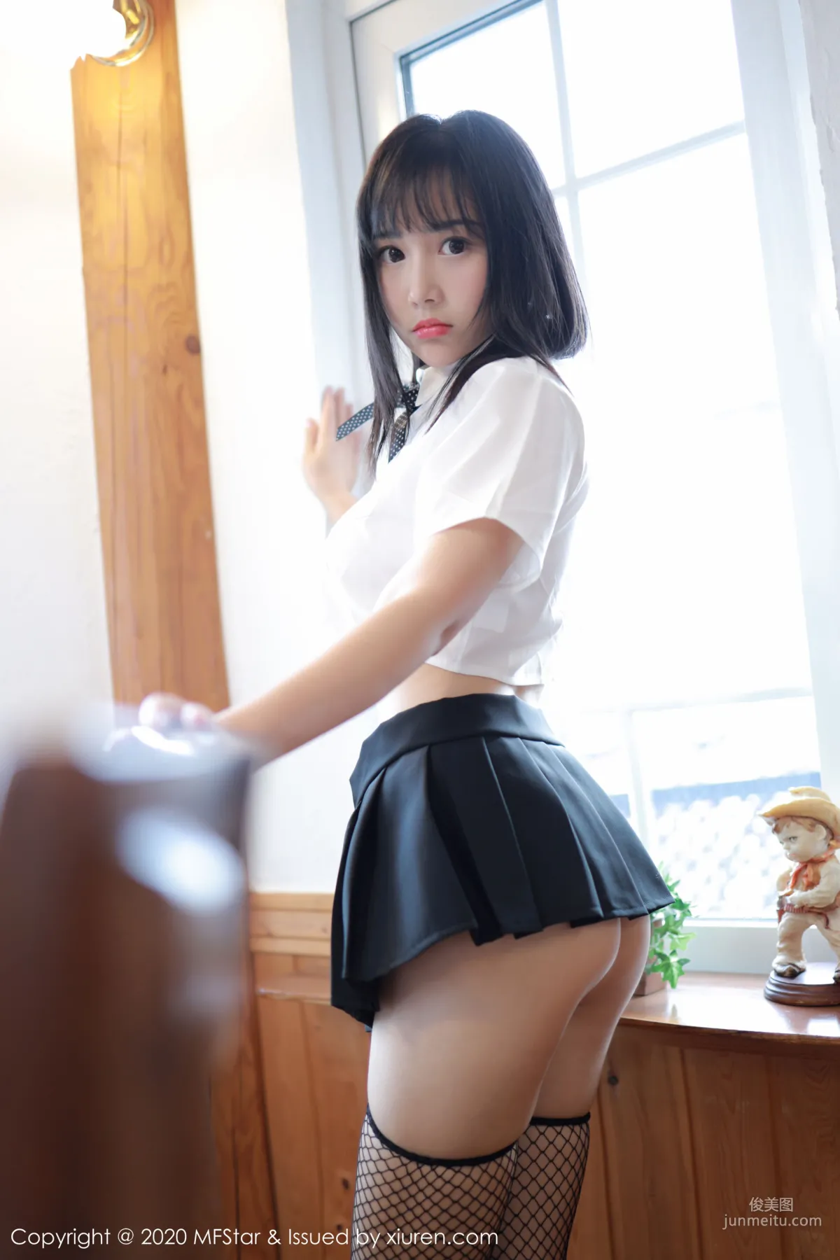 Xu Weiwei, Sexy School Uniform Series [MFStar] Vol.255 Photo Set photo 3