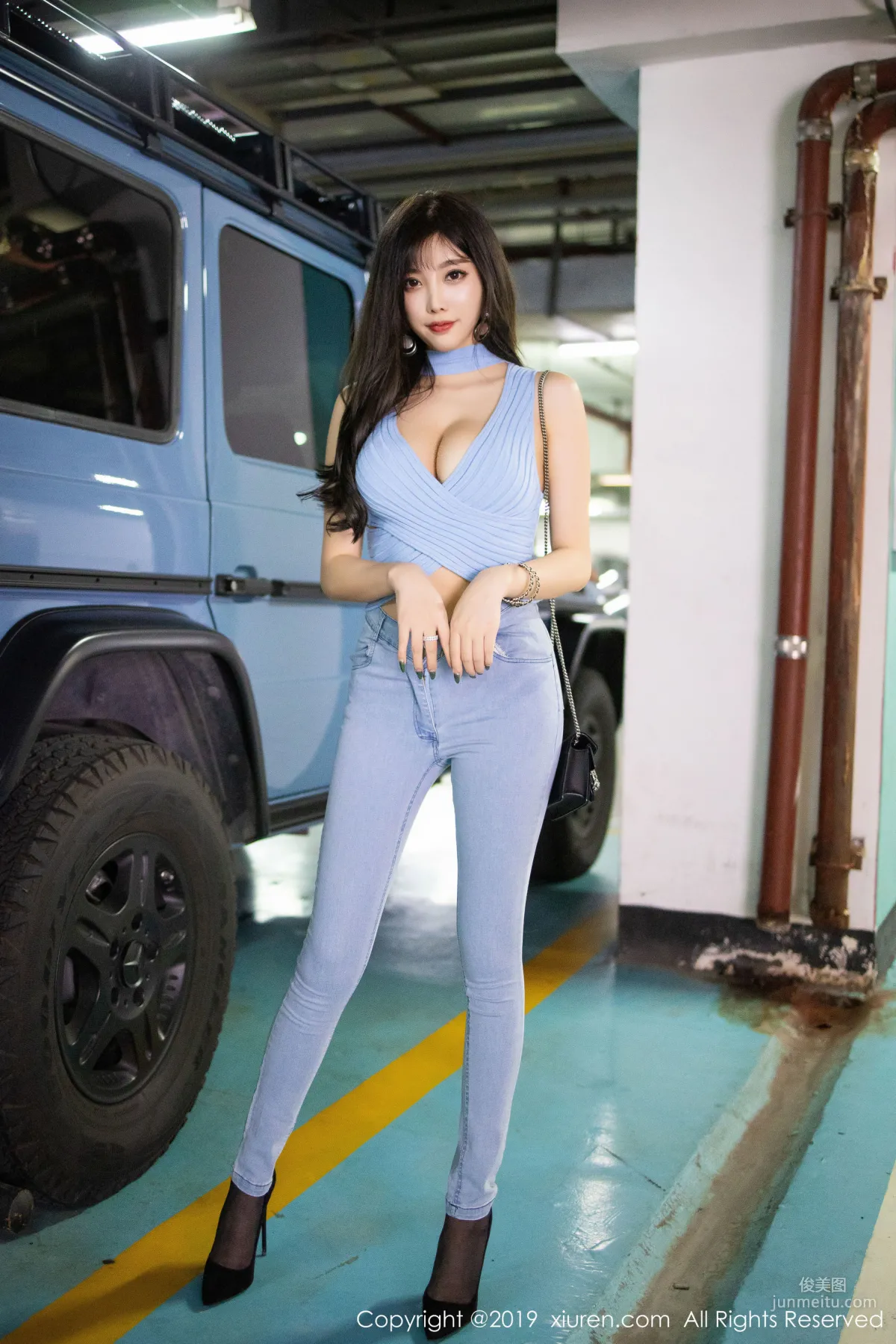 Yang Chenchen sugar, The Vivid and Soul-Stirring Charm of Stockings and Beautiful Legs, [XiuRen] No.1810, Photo Set photo 2