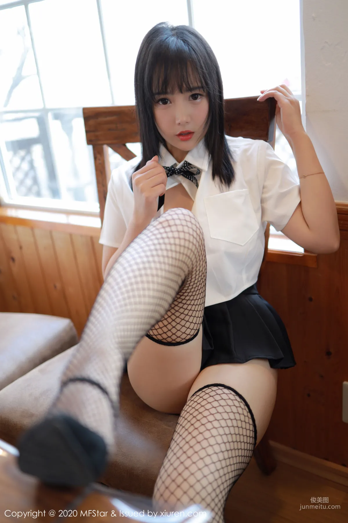 Xu Weiwei, Sexy School Uniform Series [MFStar] Vol.255 Photo Set photo 25