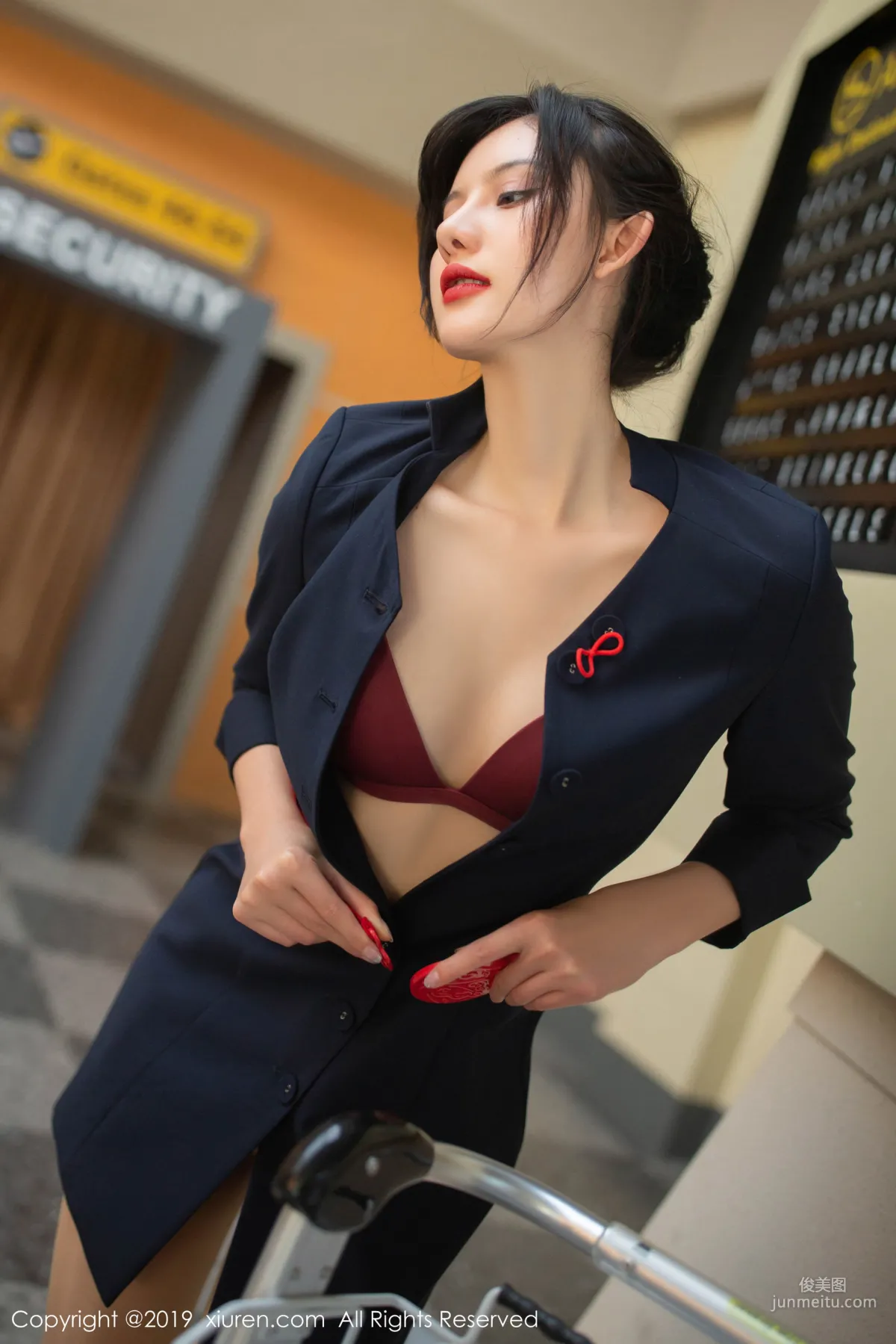 A Zhu 'Arcade Ground Crew Theme' [XiuRen] No.1881 Photo Set photo 65
