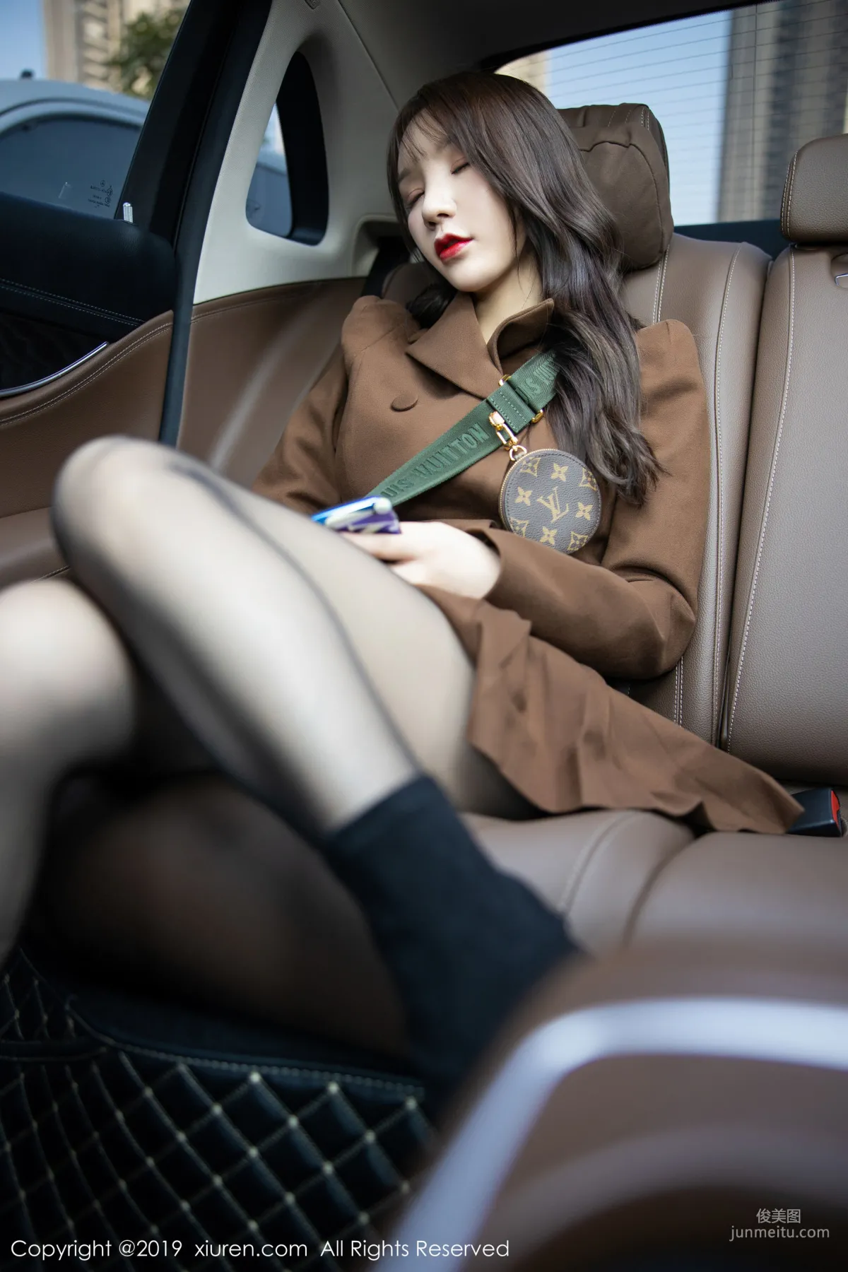 Zhou Yuxi Sandy 'Sexy Real Car Shoot Under Story Lens' [XiuRen] No.1869 Photo Set photo 9