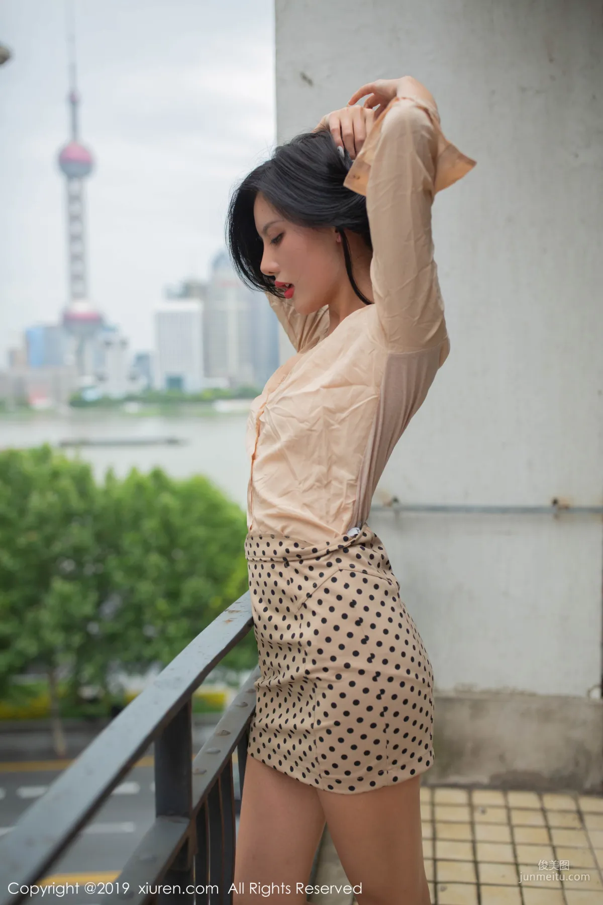 Jiushi Azhu a "Shanghai Balcony Outdoor Shoot Series" [XiuRen] No.1842 Photo Set photo 15