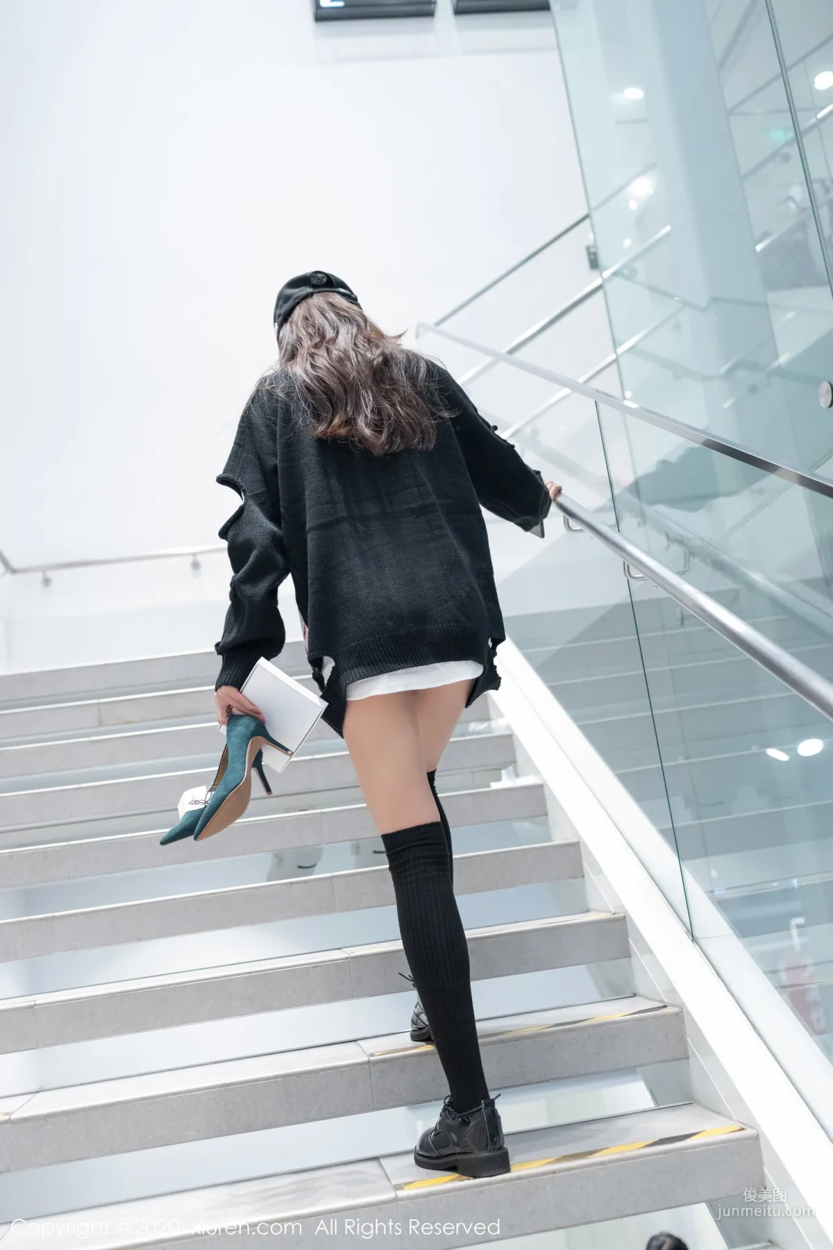 Yang Ziyan Cynthia "Night Street Snap and Black Stockings Beautiful Legs Series" [XiuRen] No.1919 Photo Set photo 10
