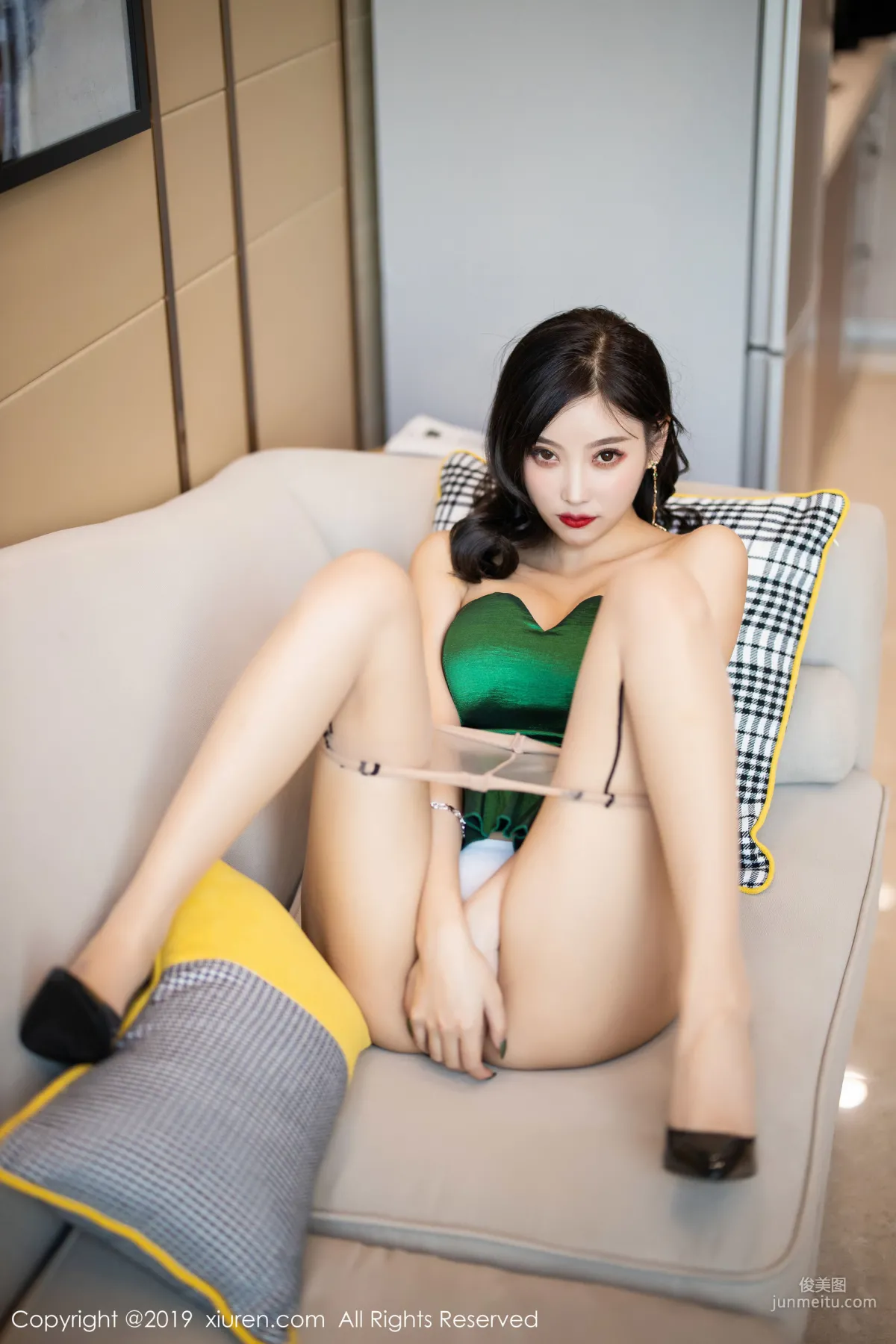 Yang Chenchen Sugar, Flight Attendant Black Stockings and Suspender Skirt Flesh Stockings [XiuRen] No.1822 Photo Set photo 72