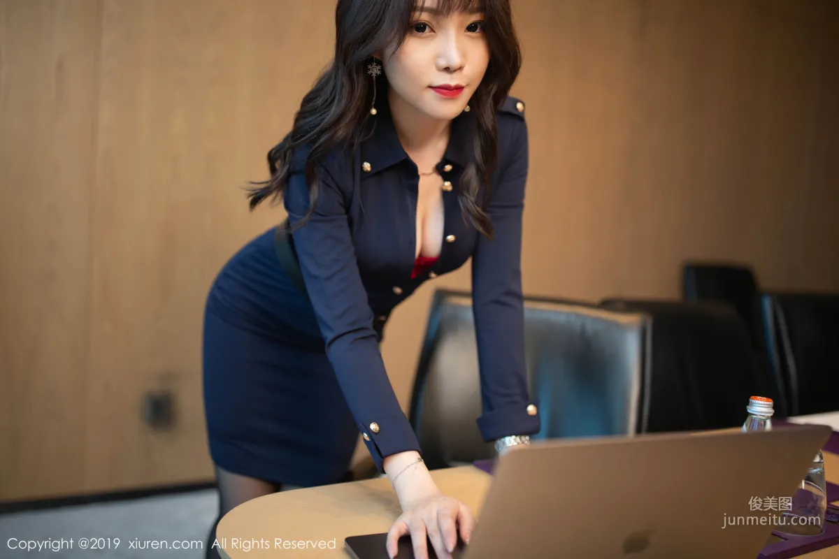 Zhizhi Booty, Gorgeously Charming Female Secretary [XiuRen] No.1839 Photo Set photo 13