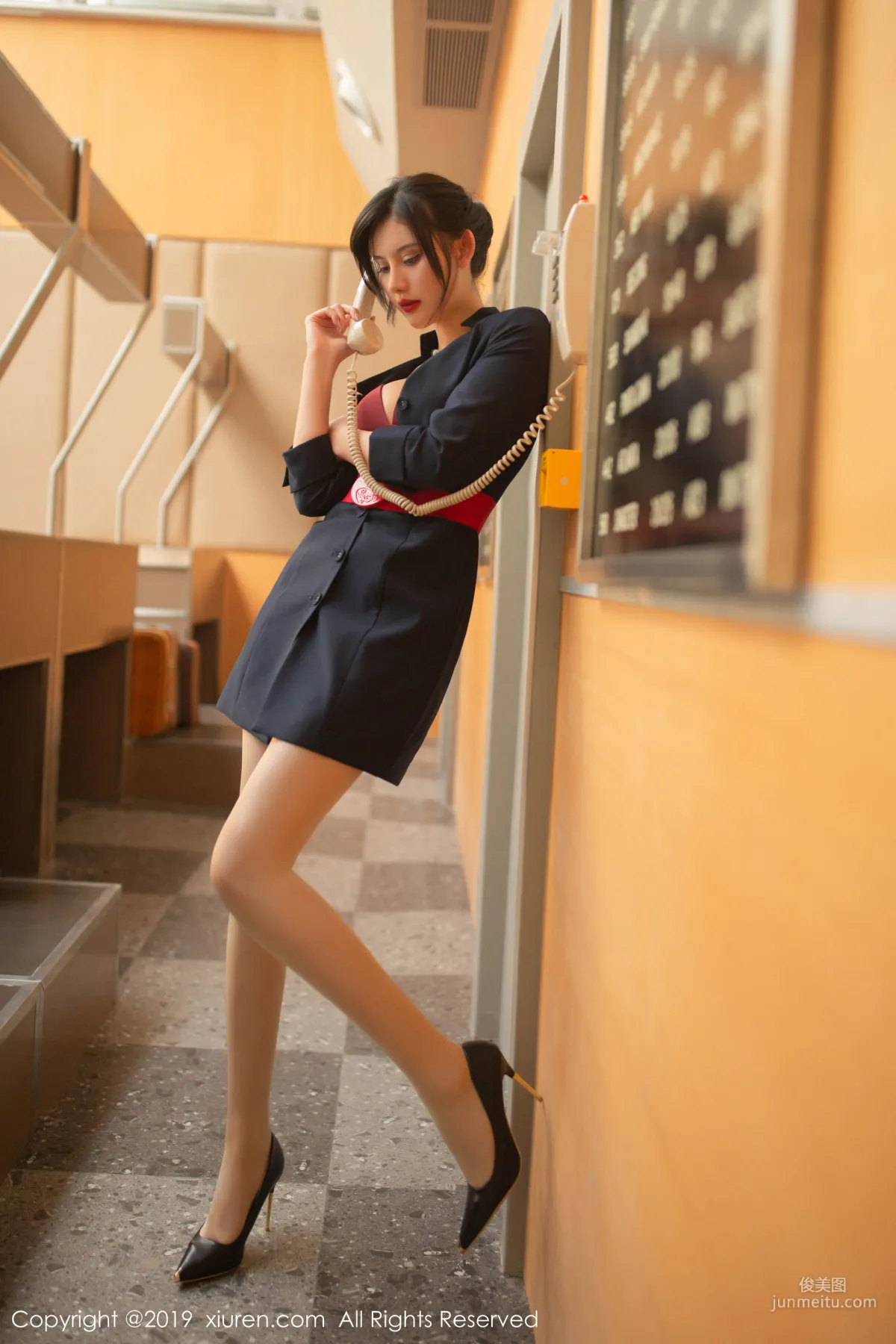 A Zhu 'Arcade Ground Crew Theme' [XiuRen] No.1881 Photo Set photo 1