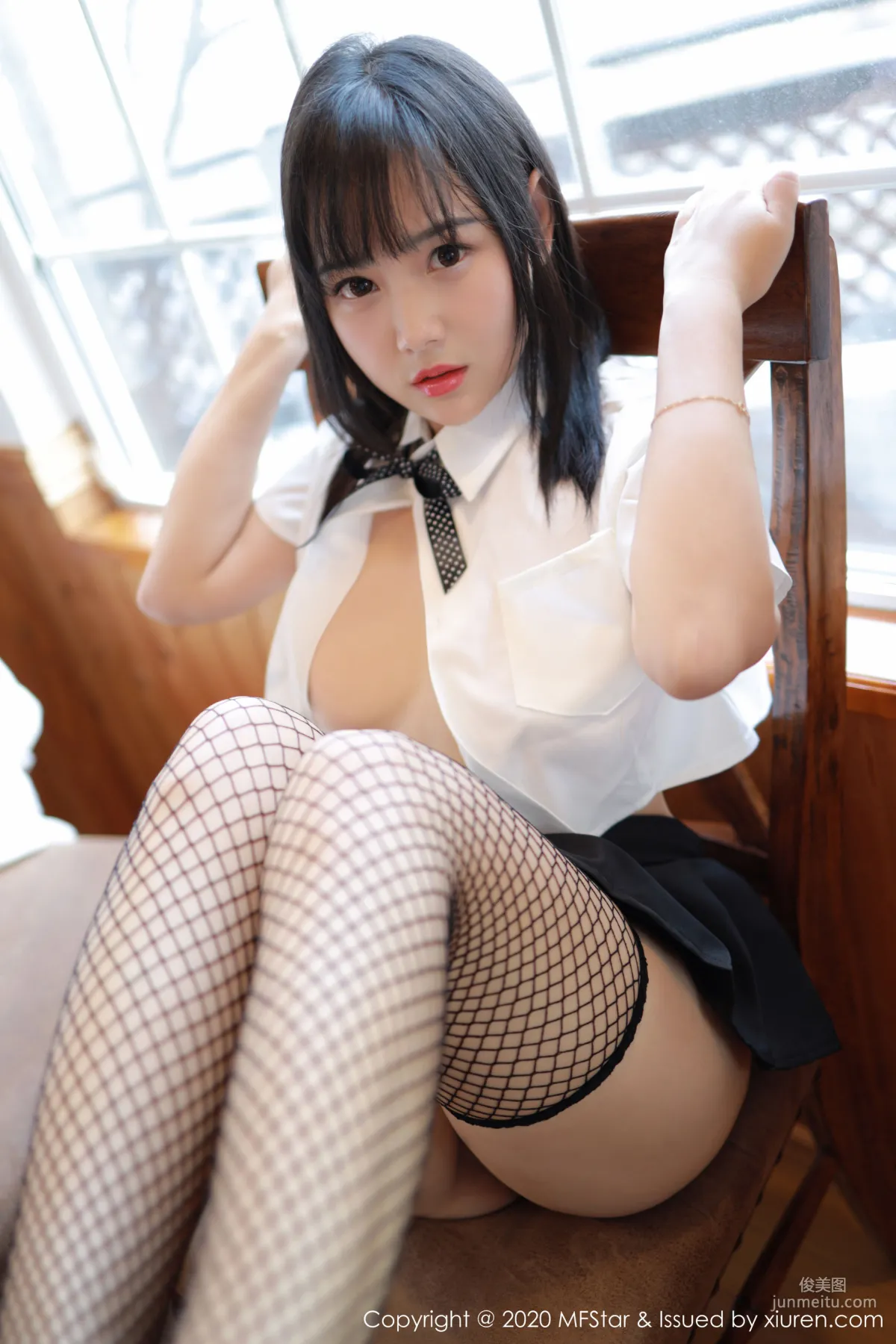 Xu Weiwei, Sexy School Uniform Series [MFStar] Vol.255 Photo Set photo 22