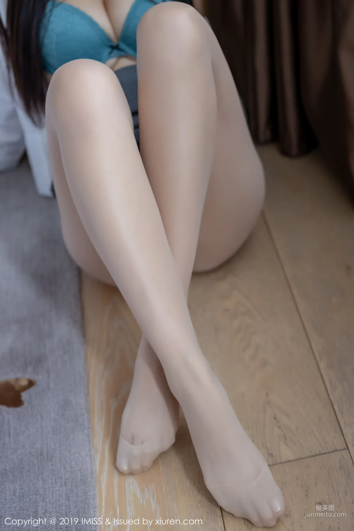 nova Li Ya Sexy Secretary Stockings and Beautiful Legs [IMISS] Vol.409 Photo Set photo 35