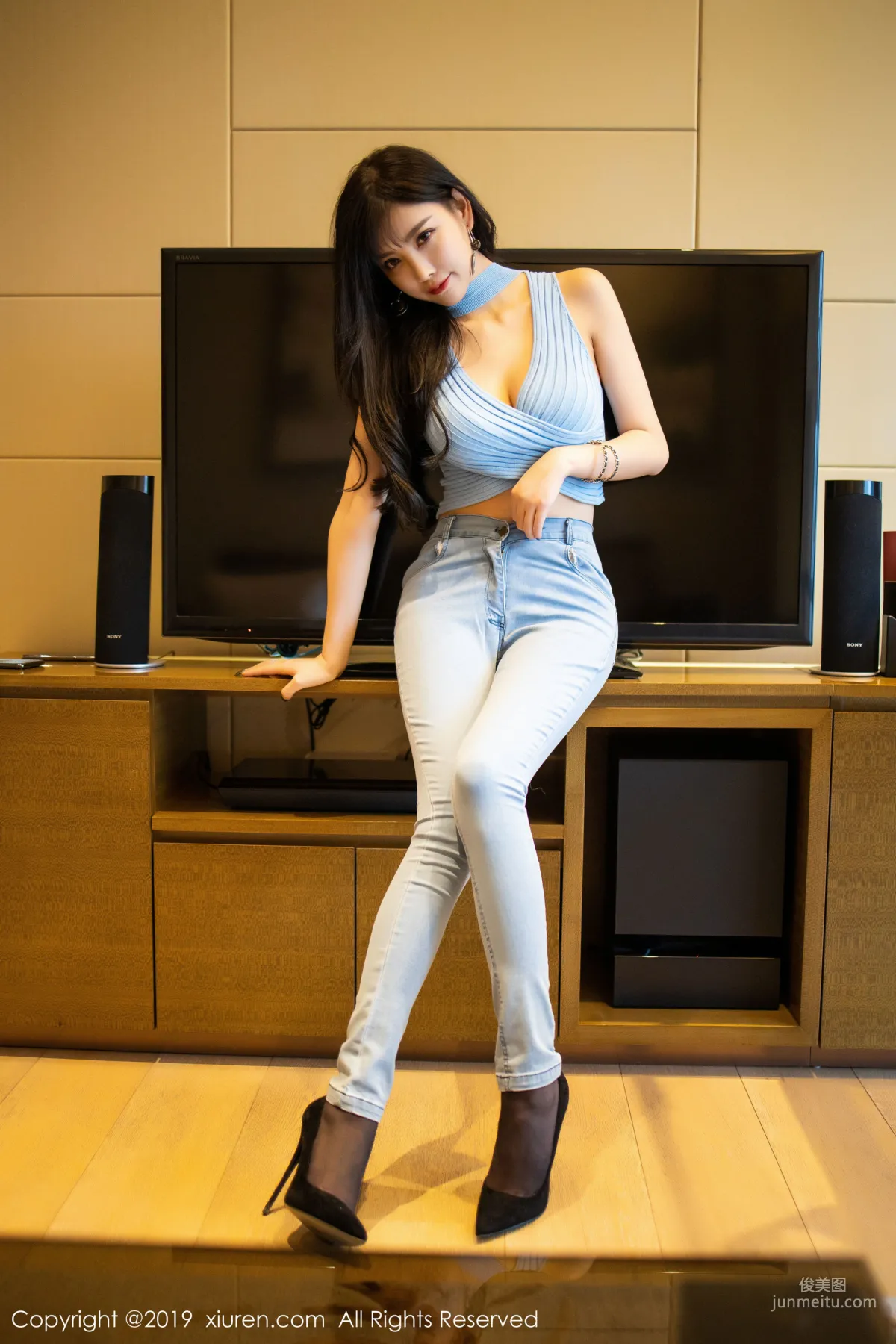 Yang Chenchen sugar, The Vivid and Soul-Stirring Charm of Stockings and Beautiful Legs, [XiuRen] No.1810, Photo Set photo 26