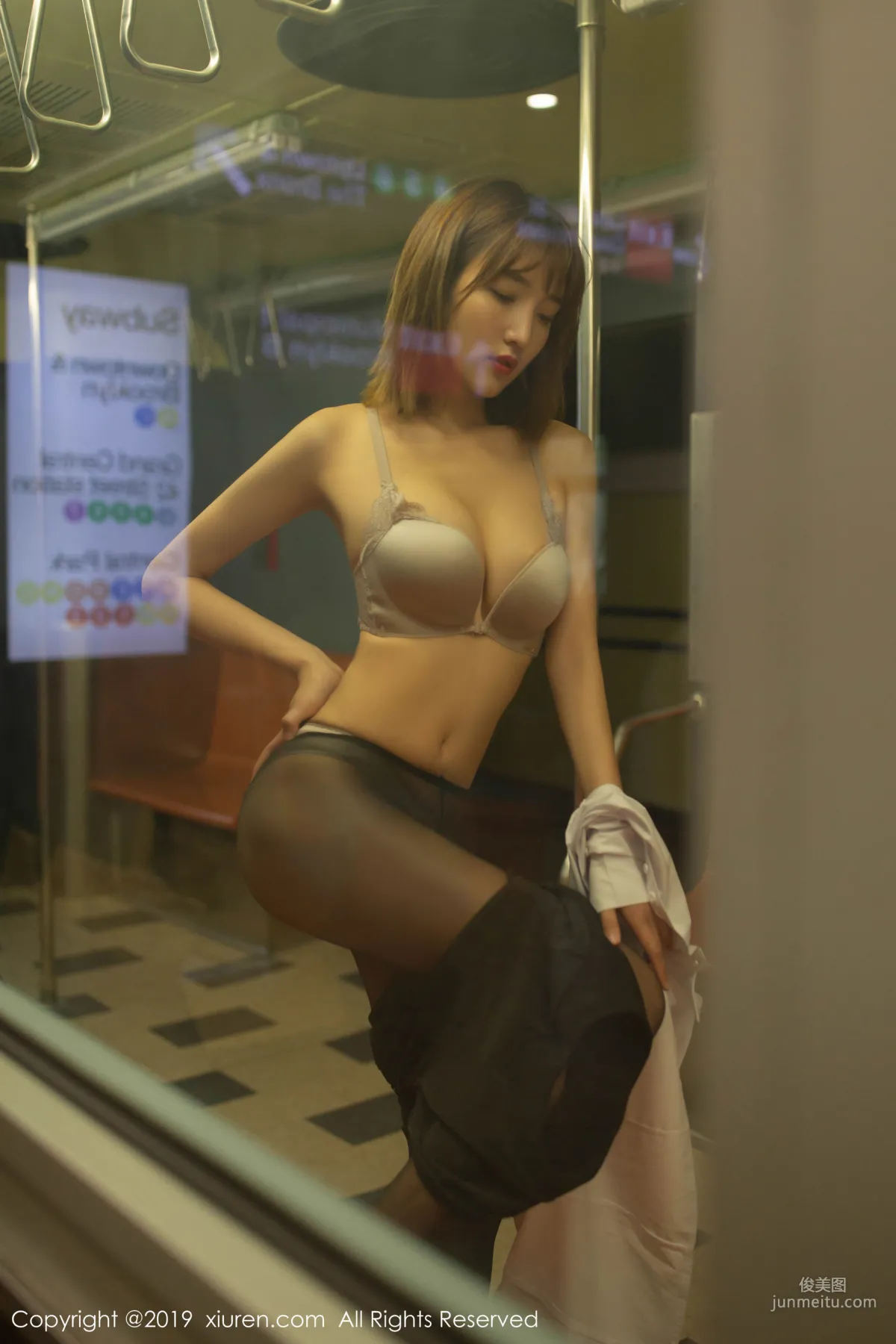 Lu Xuanxuan 'Subway Commute' [XiuRen] No.1890 Photo Set photo 56