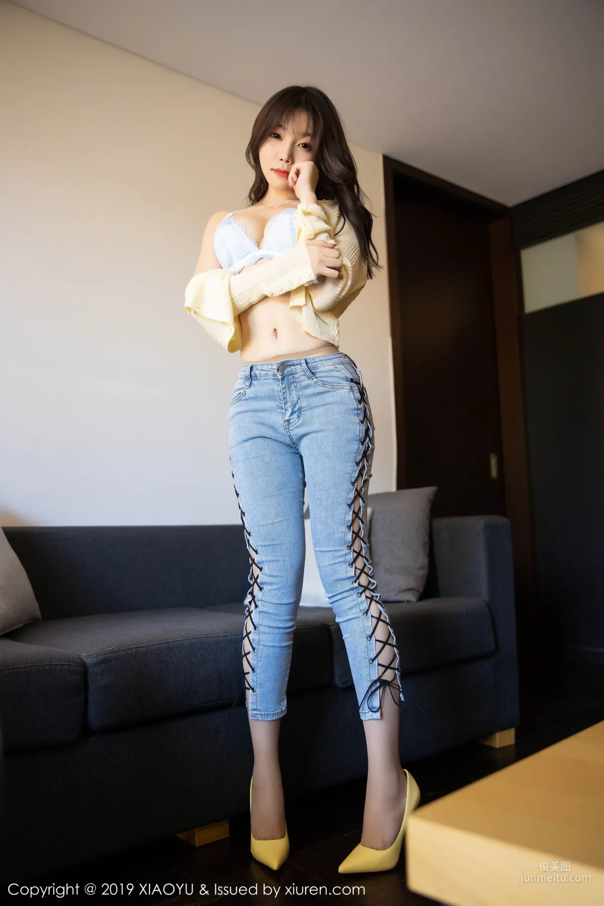 Zhizhi Booty, Beautiful Legs and Curves in Tight Jeans [XIAOYU] Vol.197 Photo Set photo 44