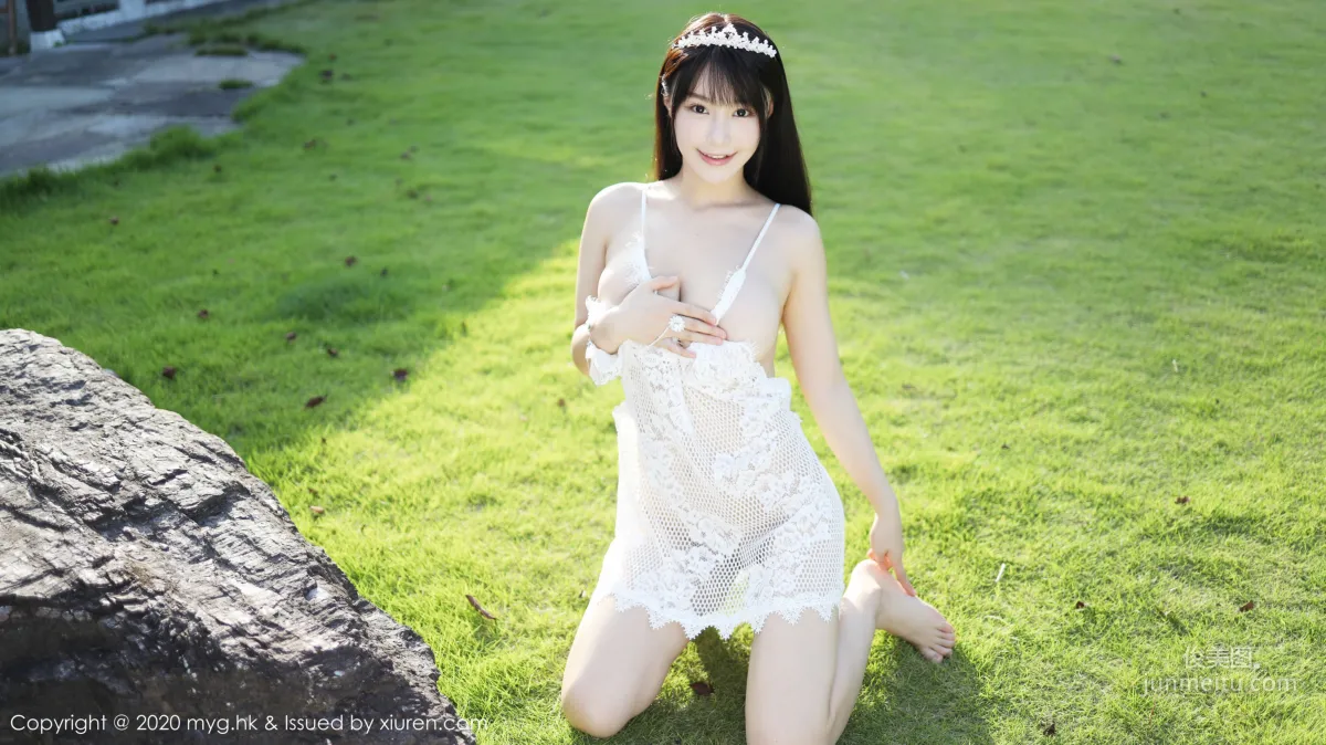 Zhu Ke'er Flower, Outdoor Grass Hollow Halter Dress Series [MyGirl] Vol.423 Photo Set photo 15