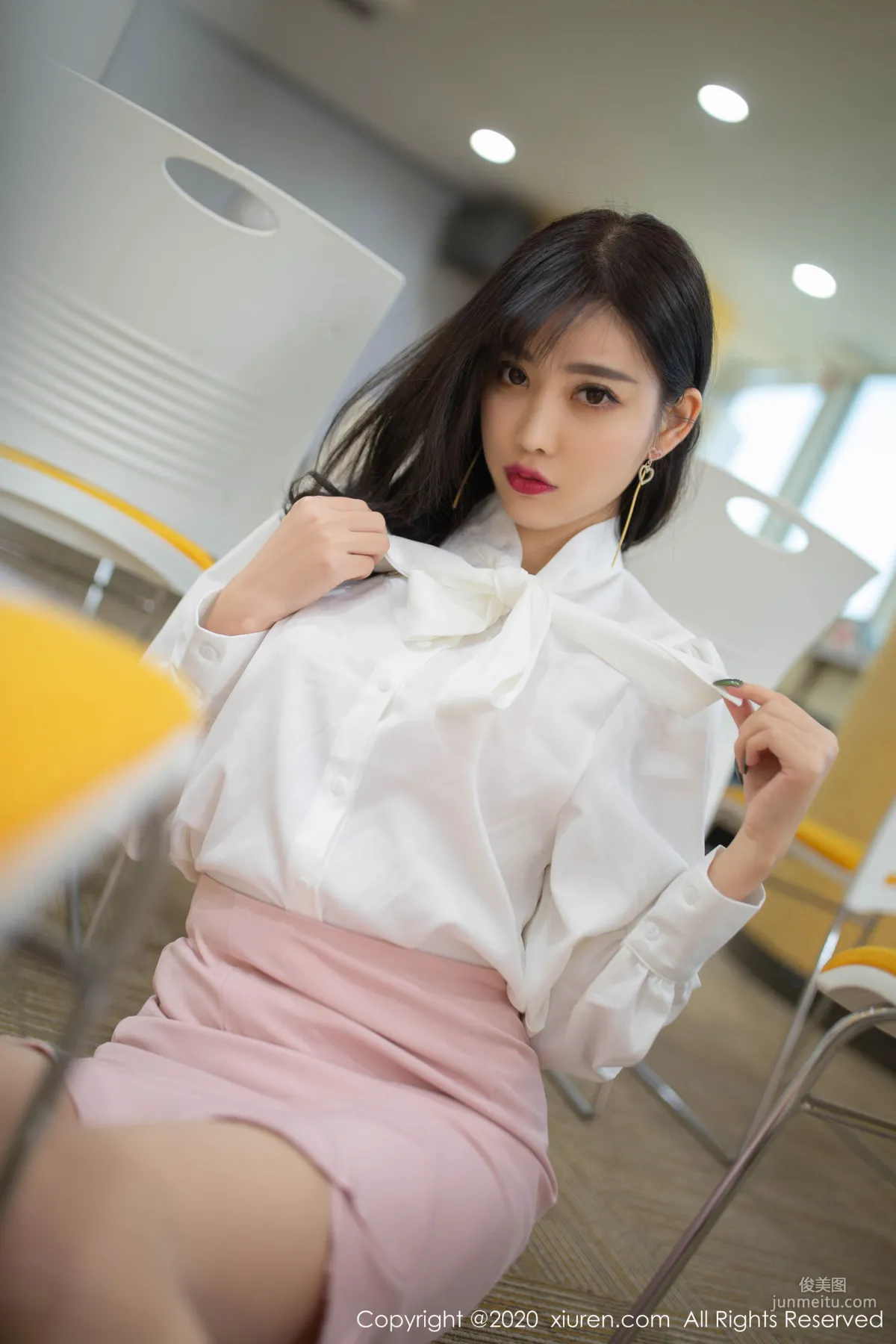 Yang Chenchen sugar, Female Reporter Theme [XiuRen] No.1955 Photo Set photo 14
