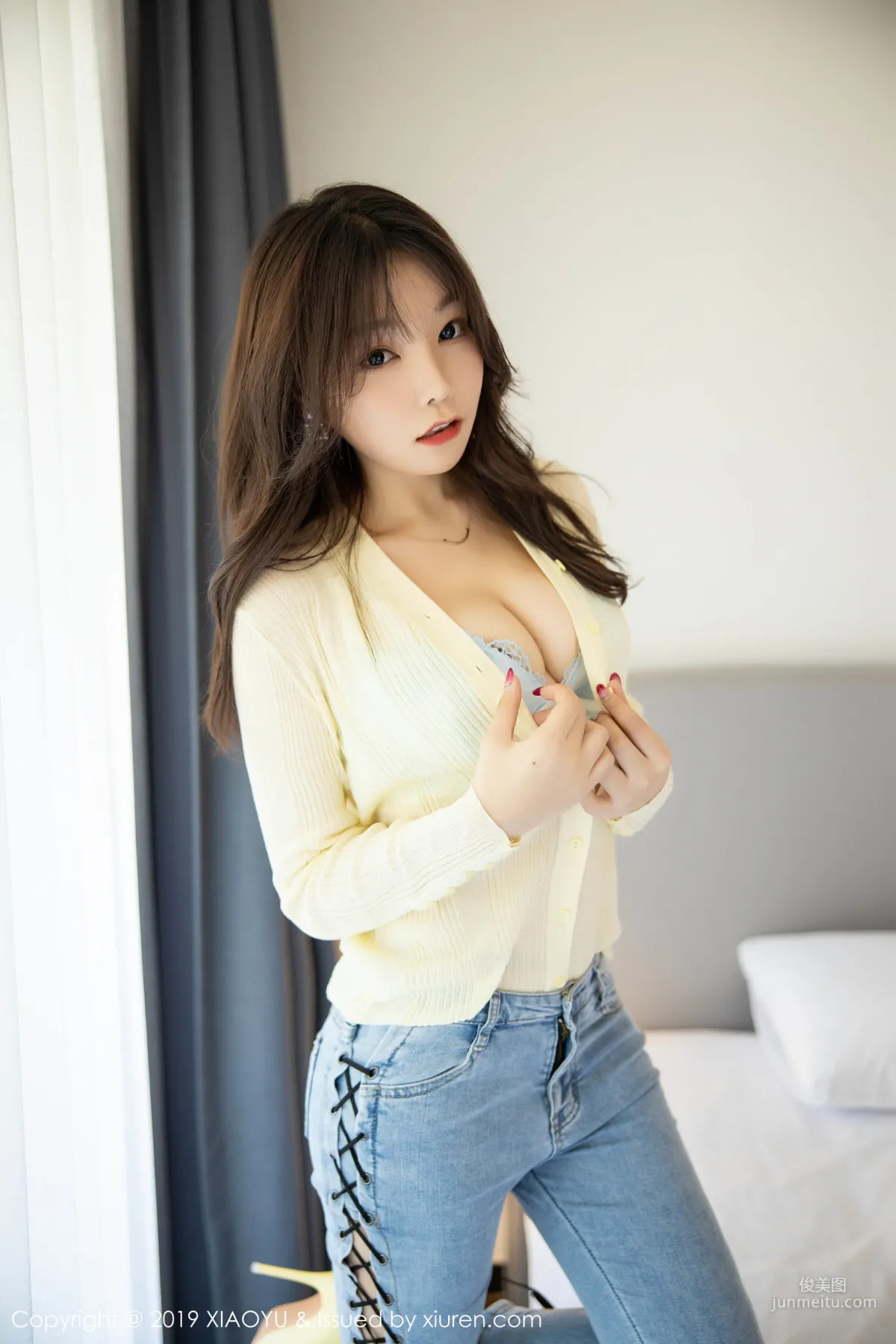 Zhizhi Booty, Beautiful Legs and Curves in Tight Jeans [XIAOYU] Vol.197 Photo Set photo 19