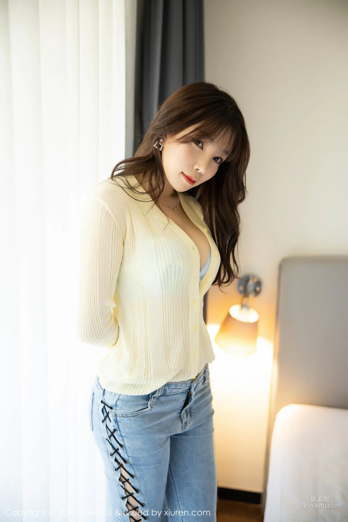 Zhizhi Booty, Beautiful Legs and Curves in Tight Jeans [XIAOYU] Vol.197 Photo Set photo 21