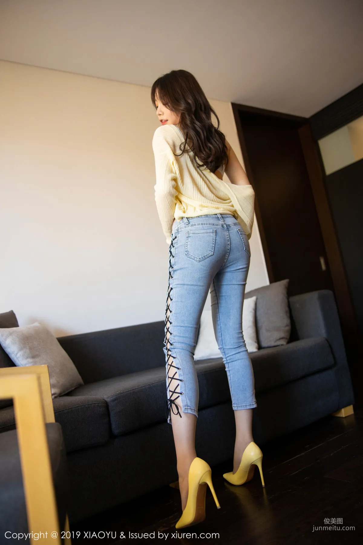 Zhizhi Booty, Beautiful Legs and Curves in Tight Jeans [XIAOYU] Vol.197 Photo Set photo 46