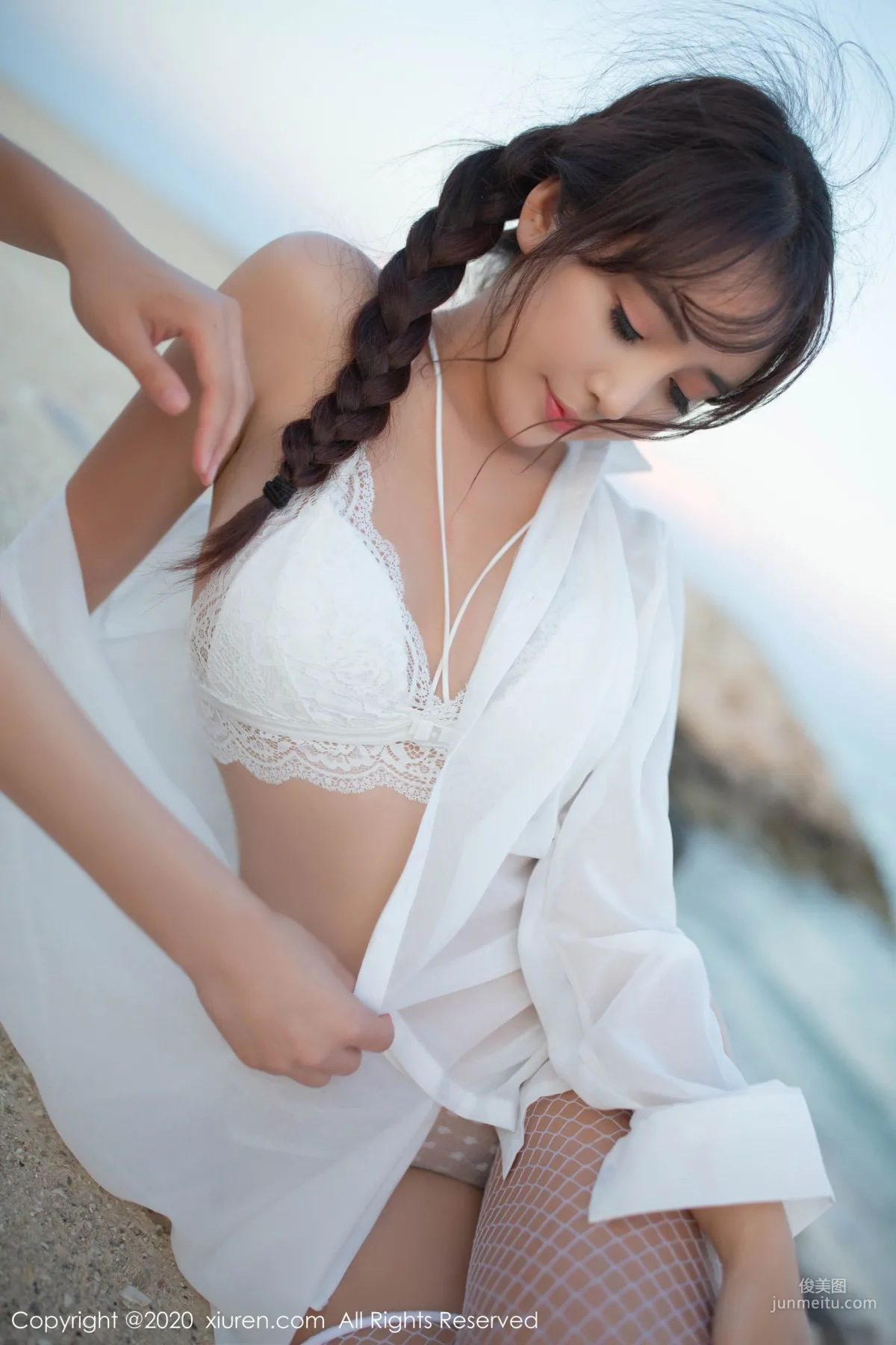 Tao Xile_lele "Beach Fishnet Stockings Outdoor Shoot Series" [XiuRen] No.1951 Photo Set photo 17