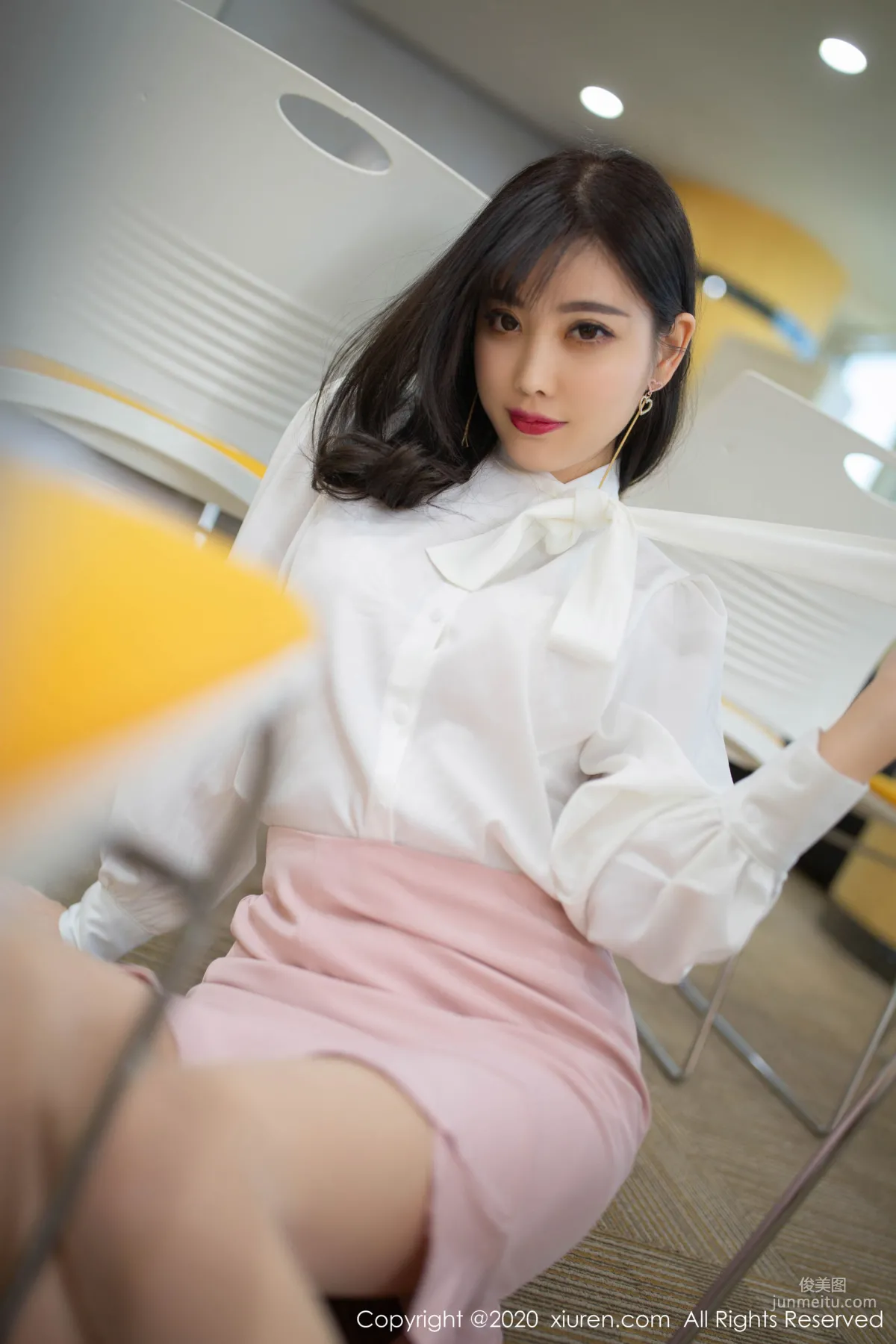 Yang Chenchen sugar, Female Reporter Theme [XiuRen] No.1955 Photo Set photo 15