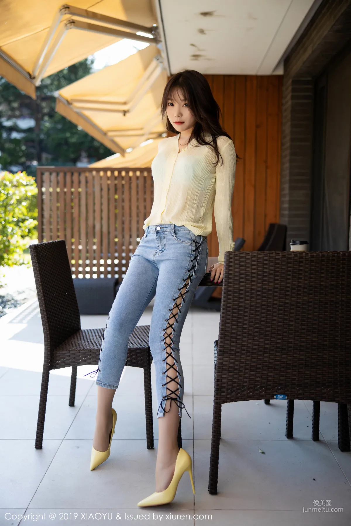 Zhizhi Booty, Beautiful Legs and Curves in Tight Jeans [XIAOYU] Vol.197 Photo Set photo 7