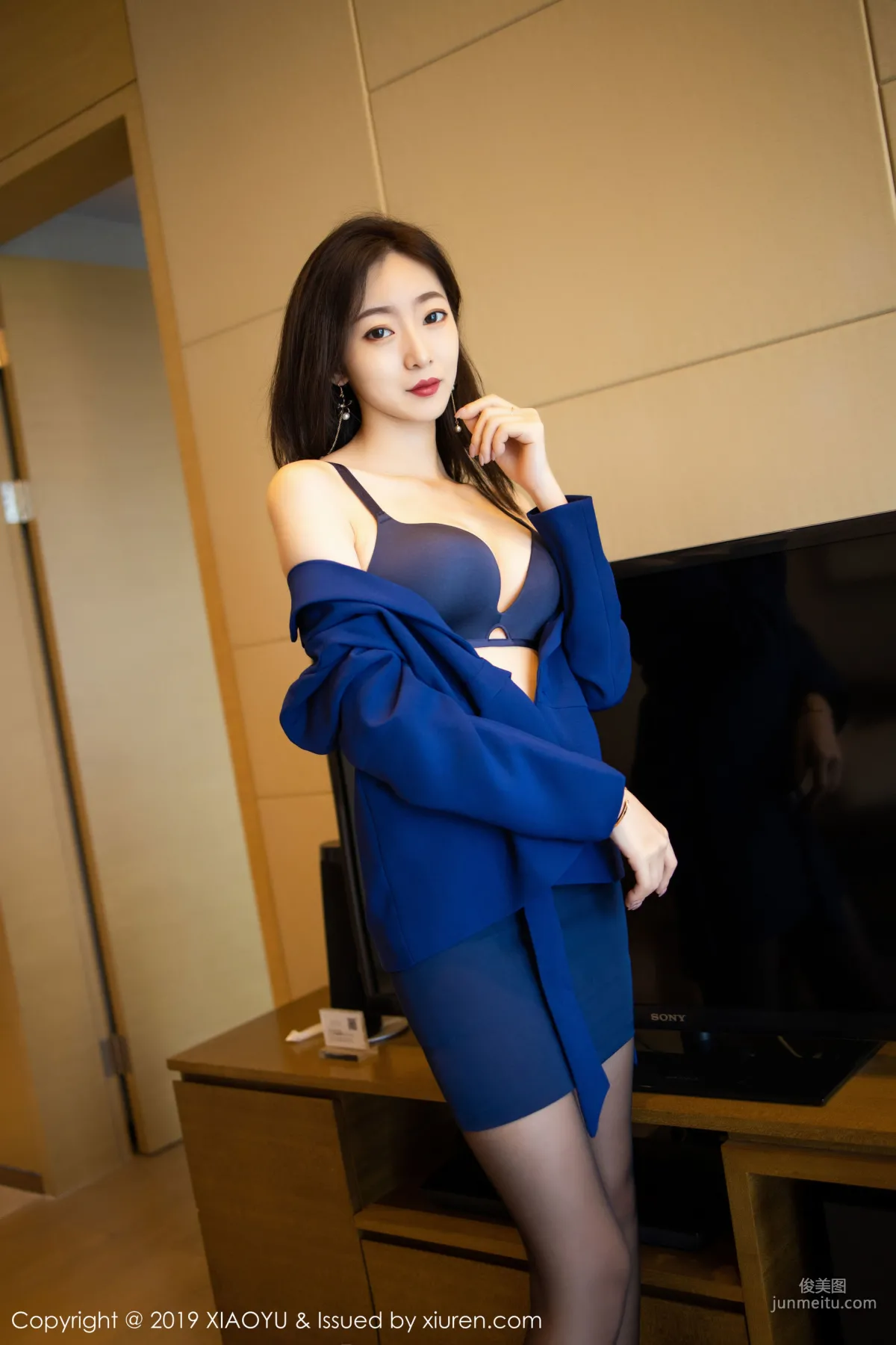 Anqi Yee Black Stockings OL Professional Wear [XIAOYU] Vol.203 Photo Set photo 31
