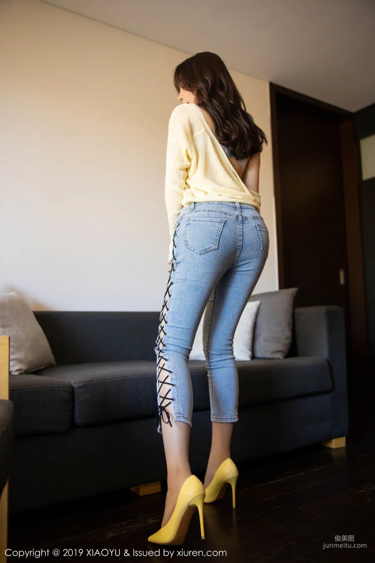 Zhizhi Booty, Beautiful Legs and Curves in Tight Jeans [XIAOYU] Vol.197 Photo Set photo 47